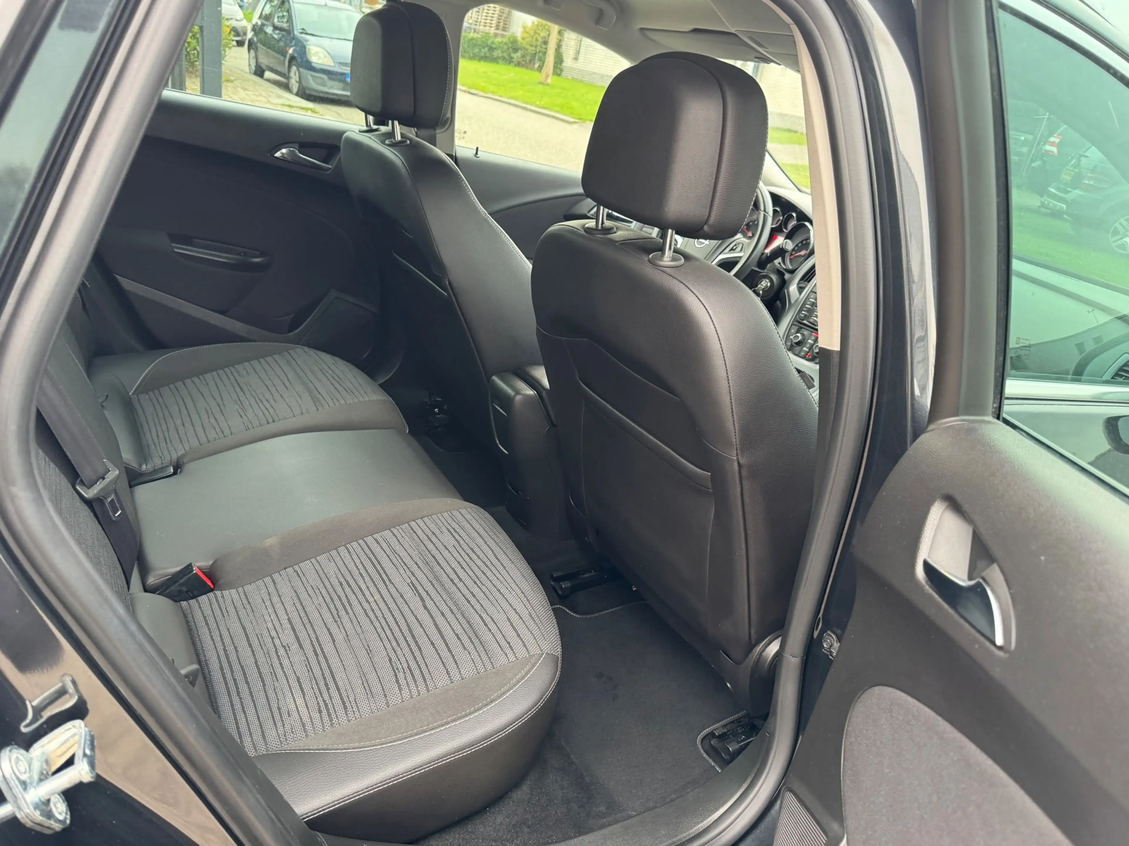 Opel Astra Sports Tourer 1.4 Turbo Business + Navi,Led,Pdc — photo 13