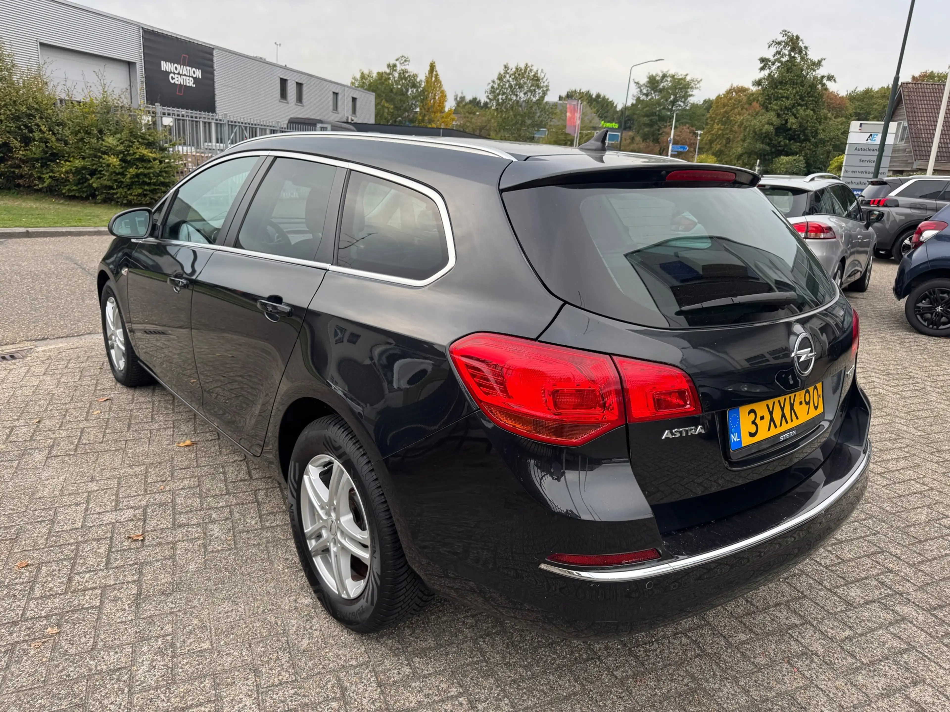 Opel Astra Sports Tourer 1.4 Turbo Business + Navi,Led,Pdc — photo 2