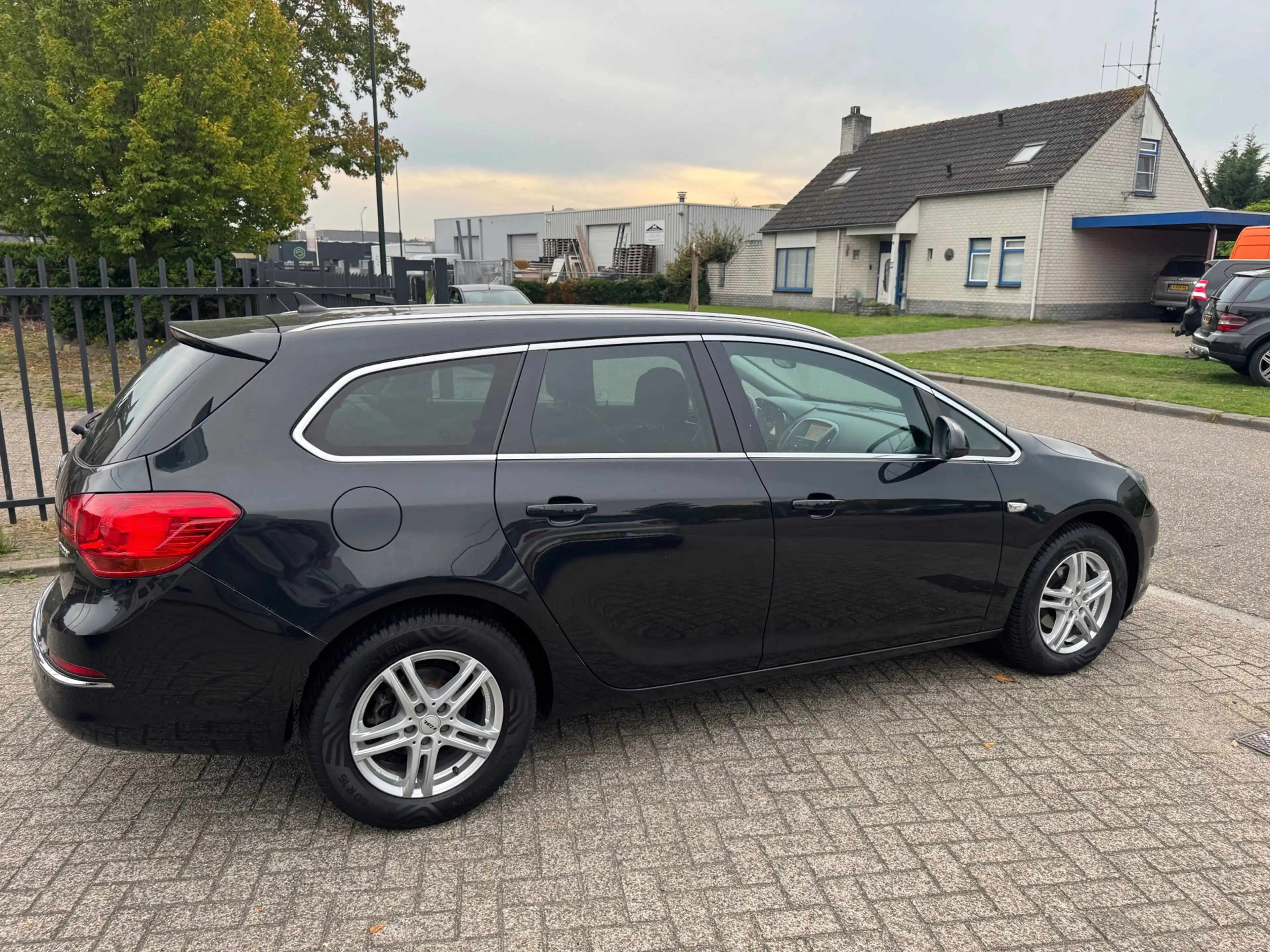 Opel Astra Sports Tourer 1.4 Turbo Business + Navi,Led,Pdc — photo 9