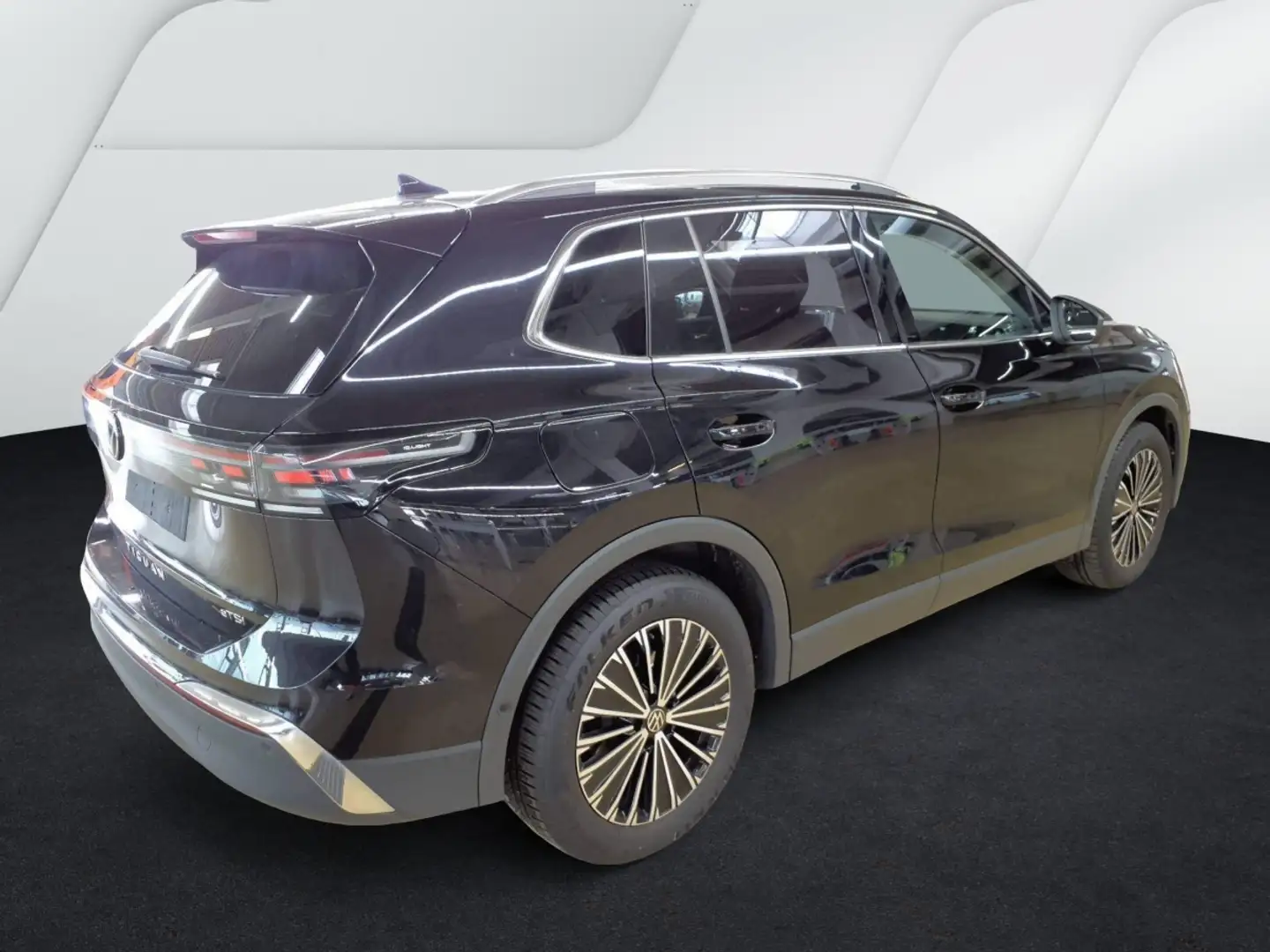 Volkswagen Tiguan Elegance 1.5 eTSI DSG AHK Navi IQLight IQDrive Zwart - 2