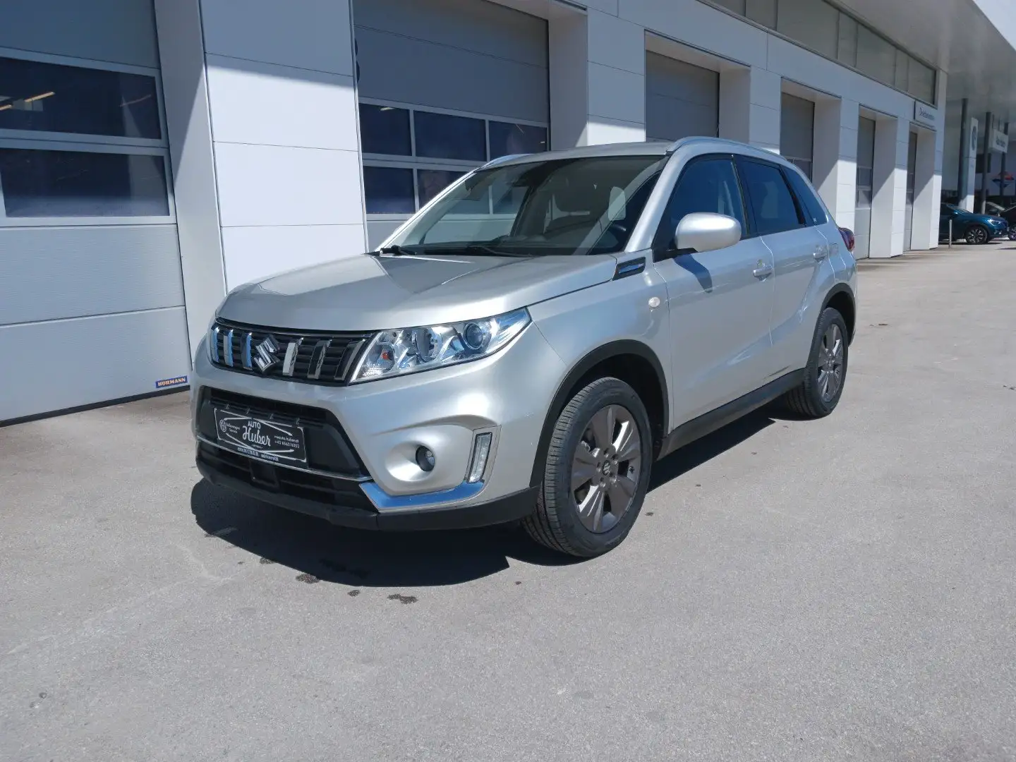 Suzuki Vitara Vitara 1,0 DITC ALLGRIP shine shine Silber - 1