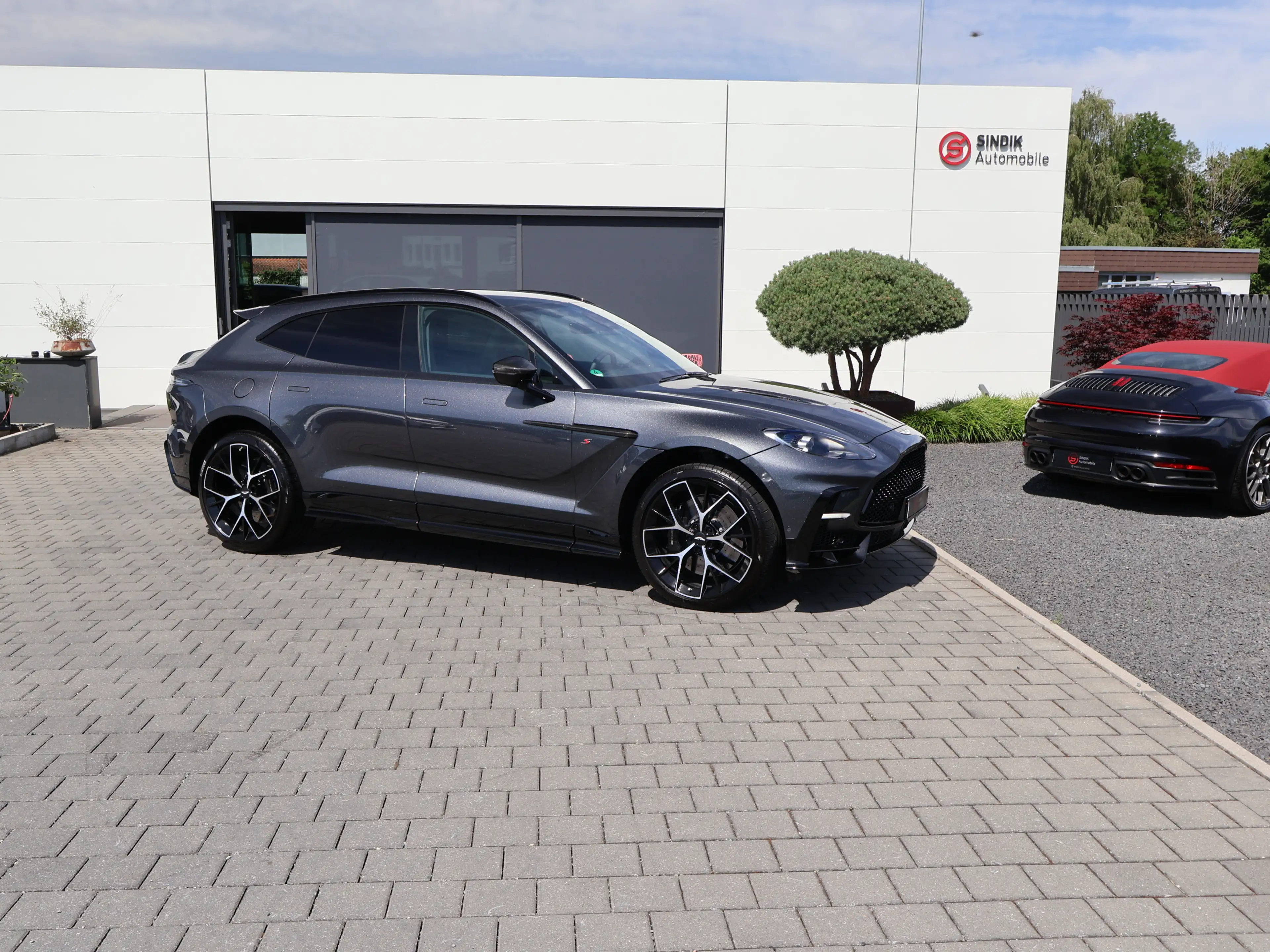 Aston Martin DBX s by -Q- Pano-Mesh Grill-ACC-360° — photo 2