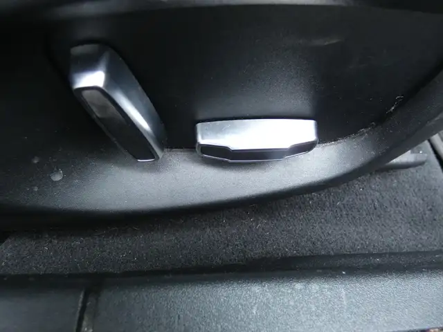 Jaguar XF view 12