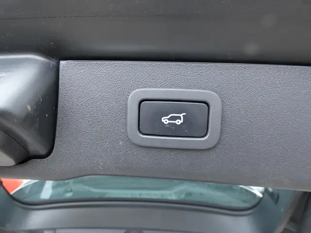 Jaguar XF view 7