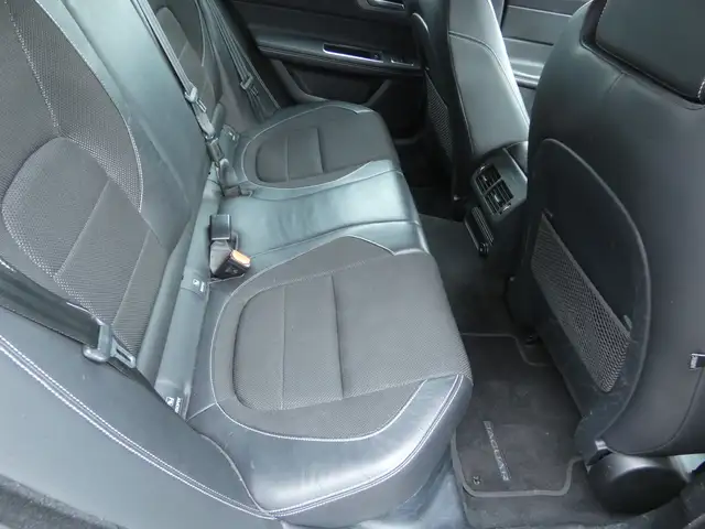 Jaguar XF view 9