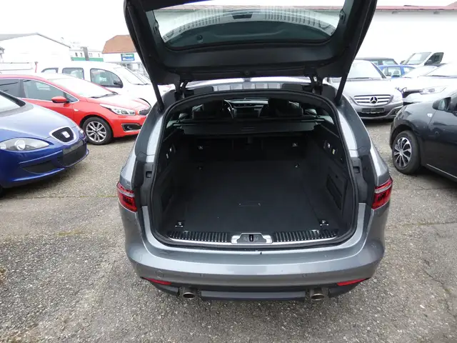 Jaguar XF view 6