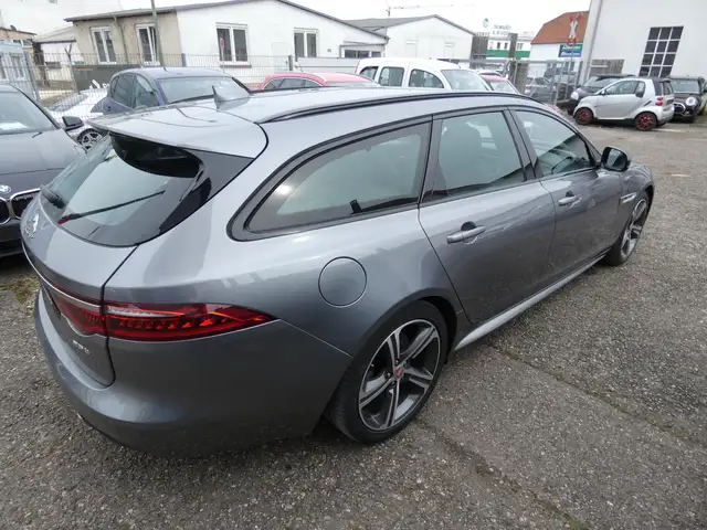 Jaguar XF view 8