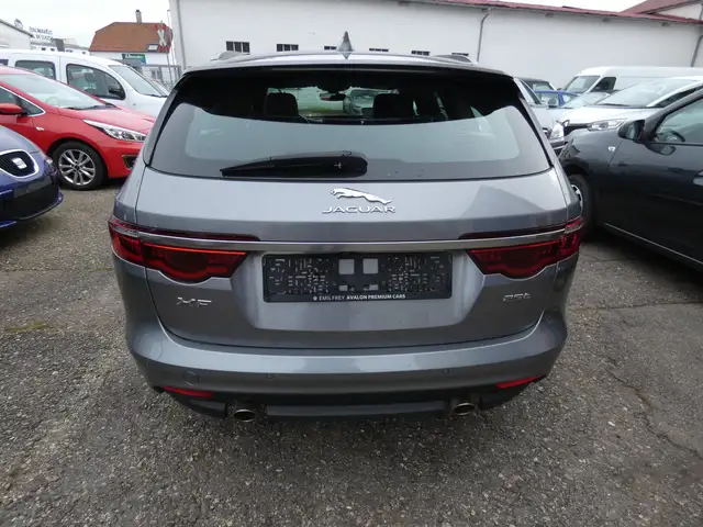 Jaguar XF view 5