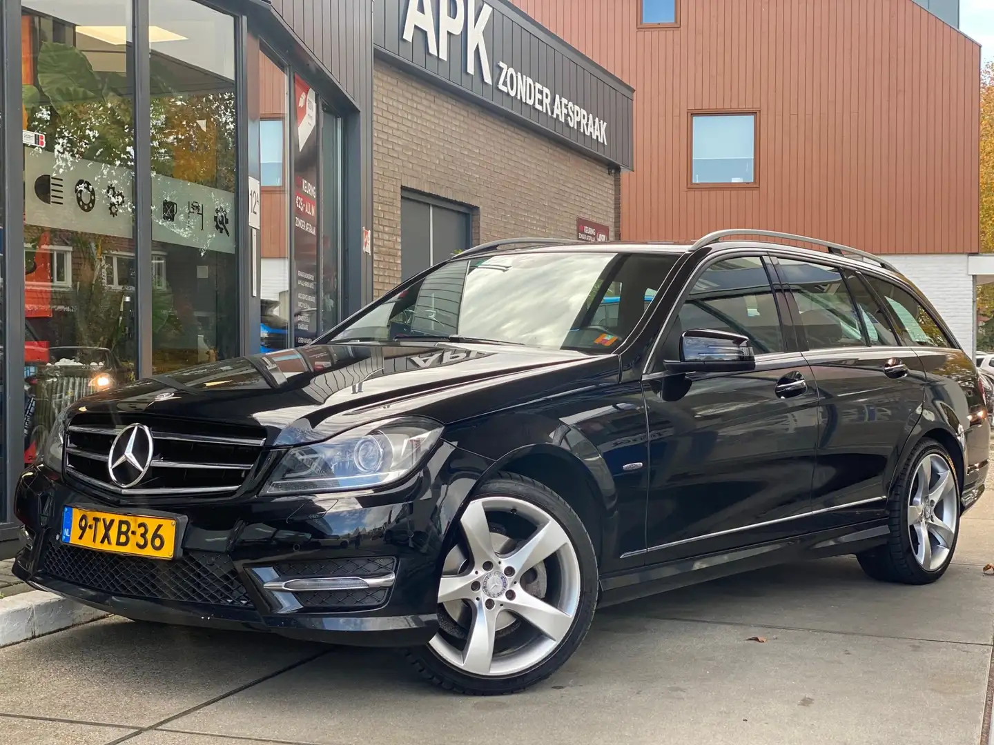 Mercedes-Benz C 180 Estate Ambition Avantgarde Noir - 1