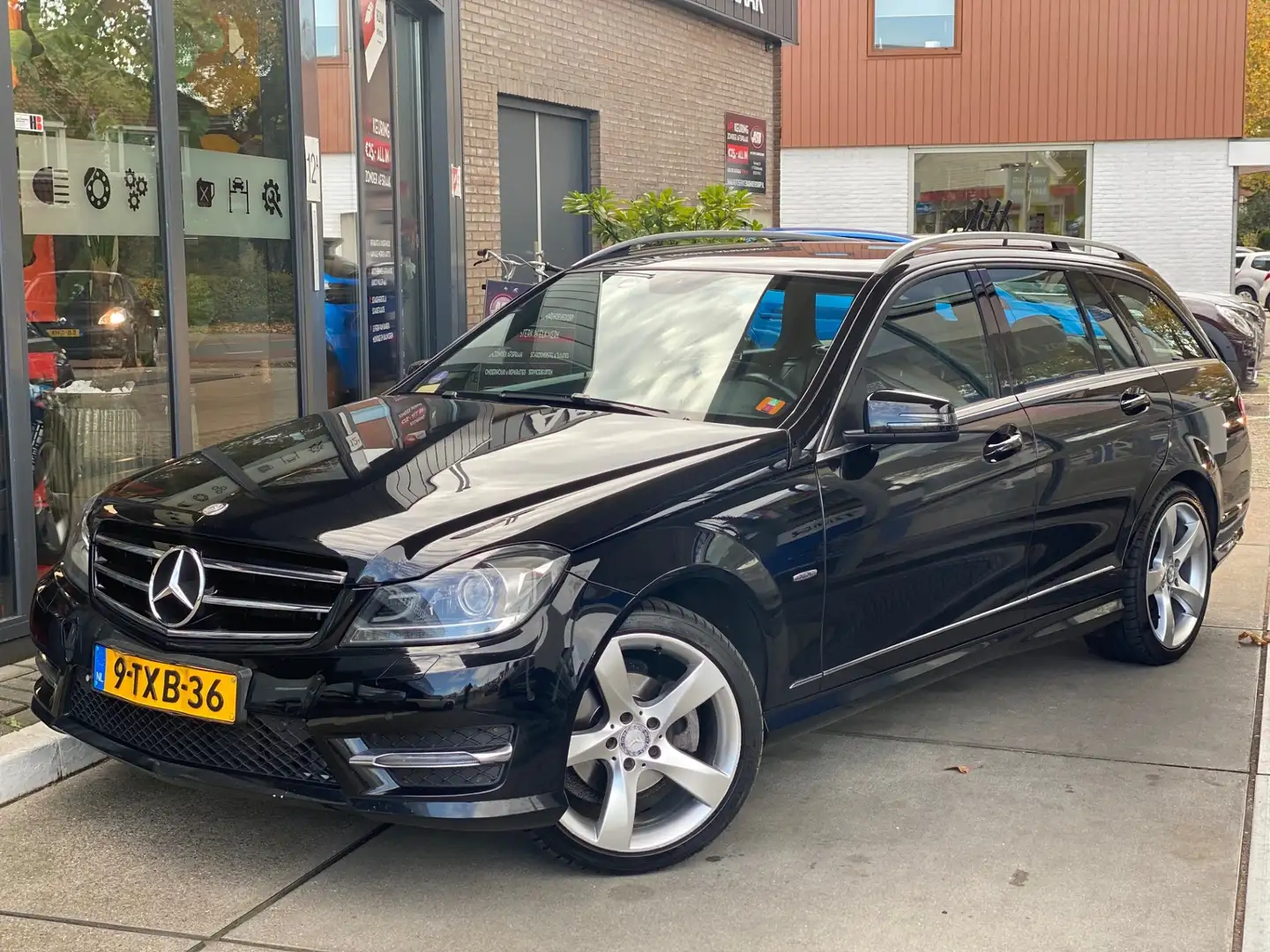 Mercedes-Benz C 180 Estate Ambition Avantgarde Noir - 2
