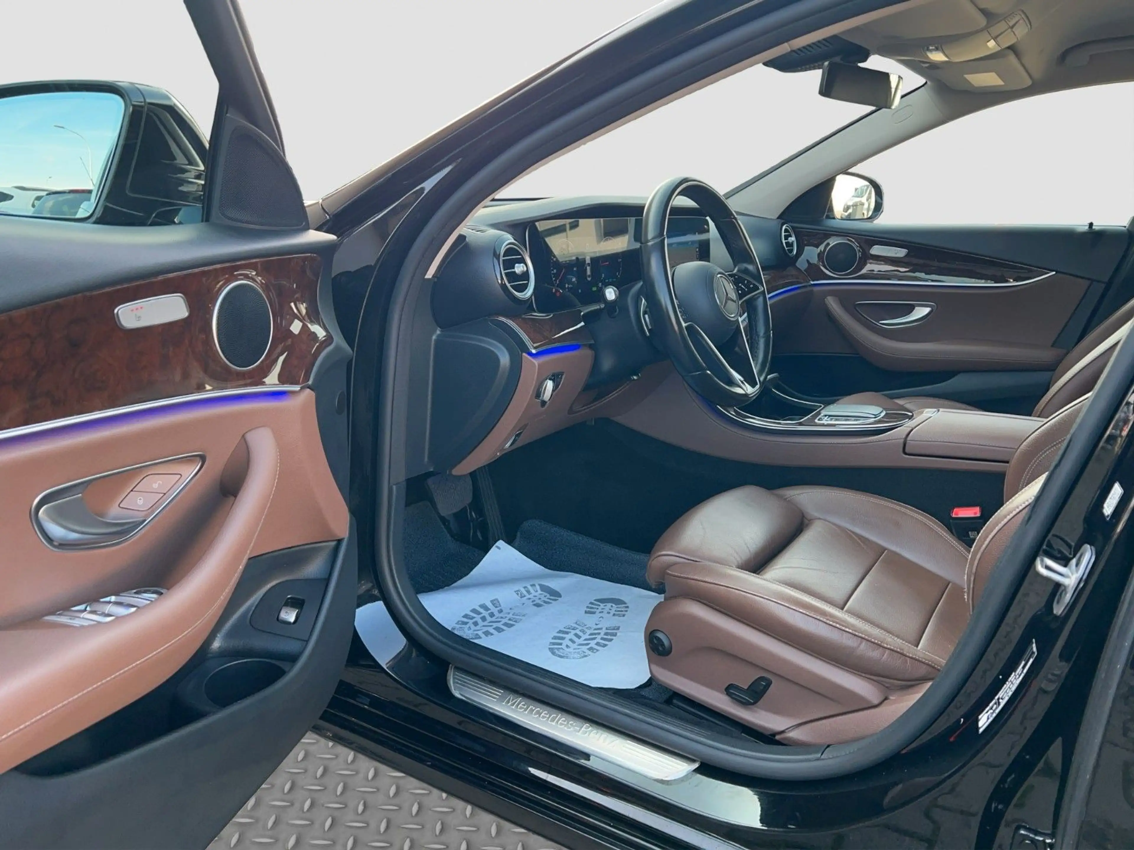 Mercedes-Benz E 220 d Avantgarde *1.HAND*NAVI*LEDER*360°*TOTW* — photo 9