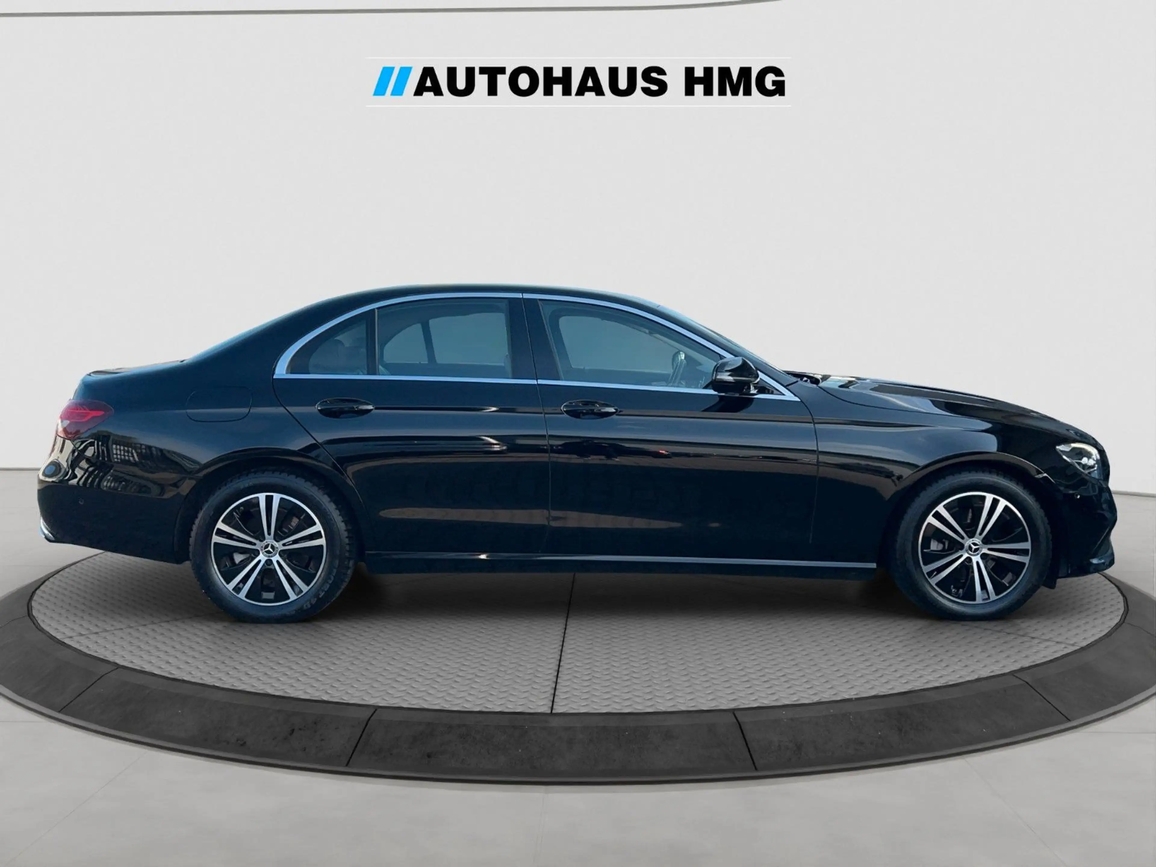 Mercedes-Benz E 220 d Avantgarde *1.HAND*NAVI*LEDER*360°*TOTW* — photo 6