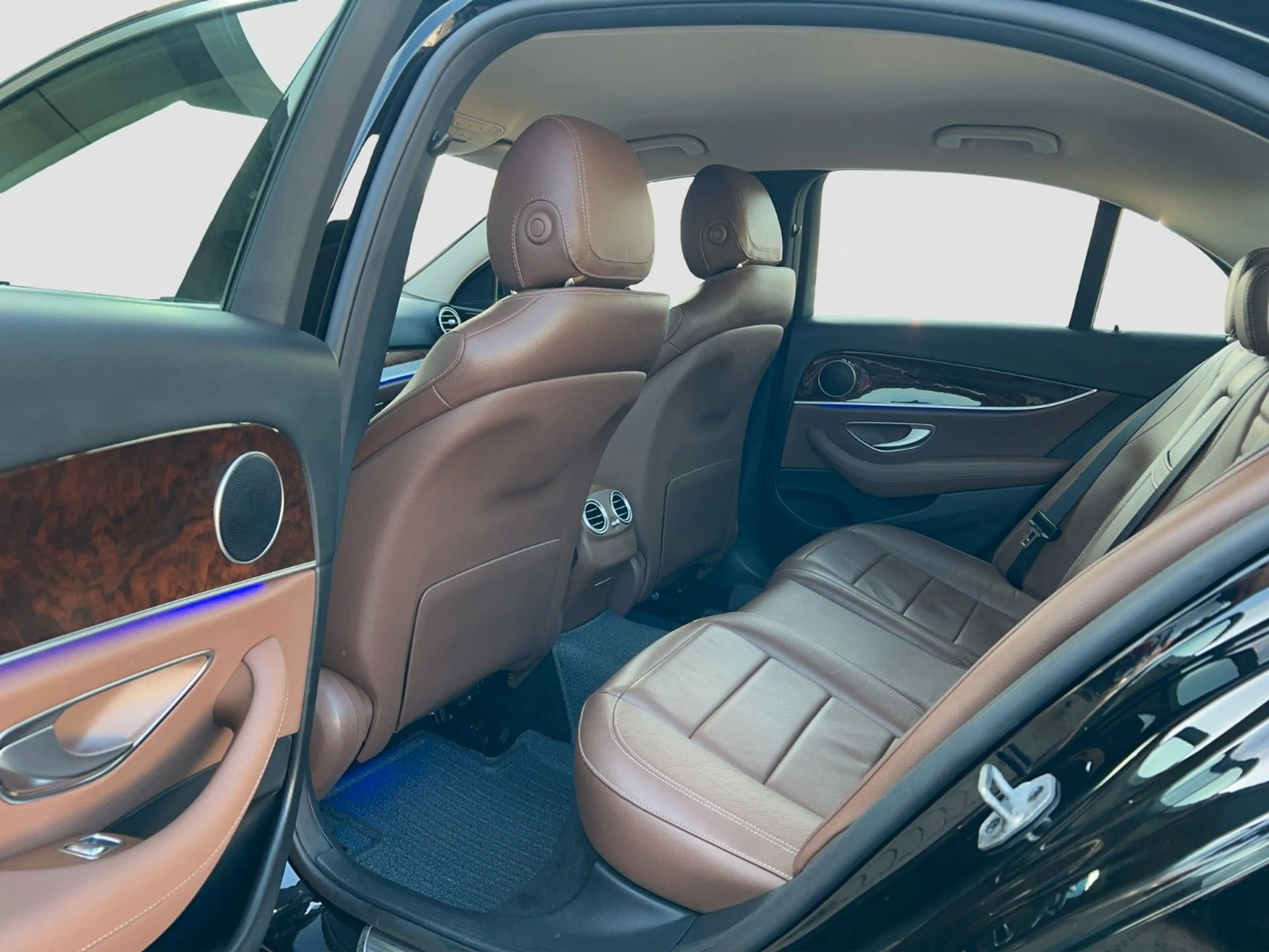 Mercedes-Benz E 220 d Avantgarde *1.HAND*NAVI*LEDER*360°*TOTW* — photo 12