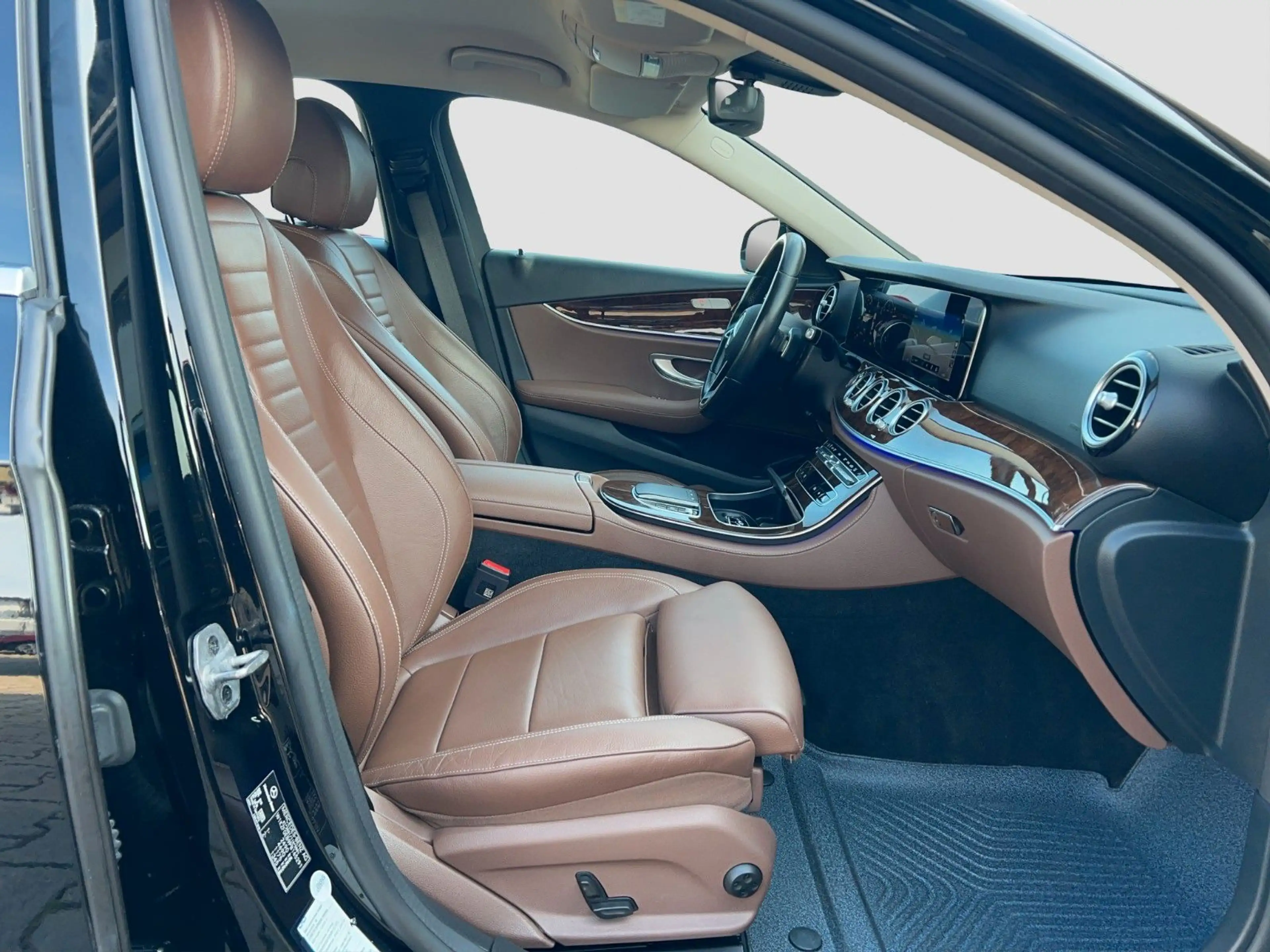 Mercedes-Benz E 220 d Avantgarde *1.HAND*NAVI*LEDER*360°*TOTW* — photo 14