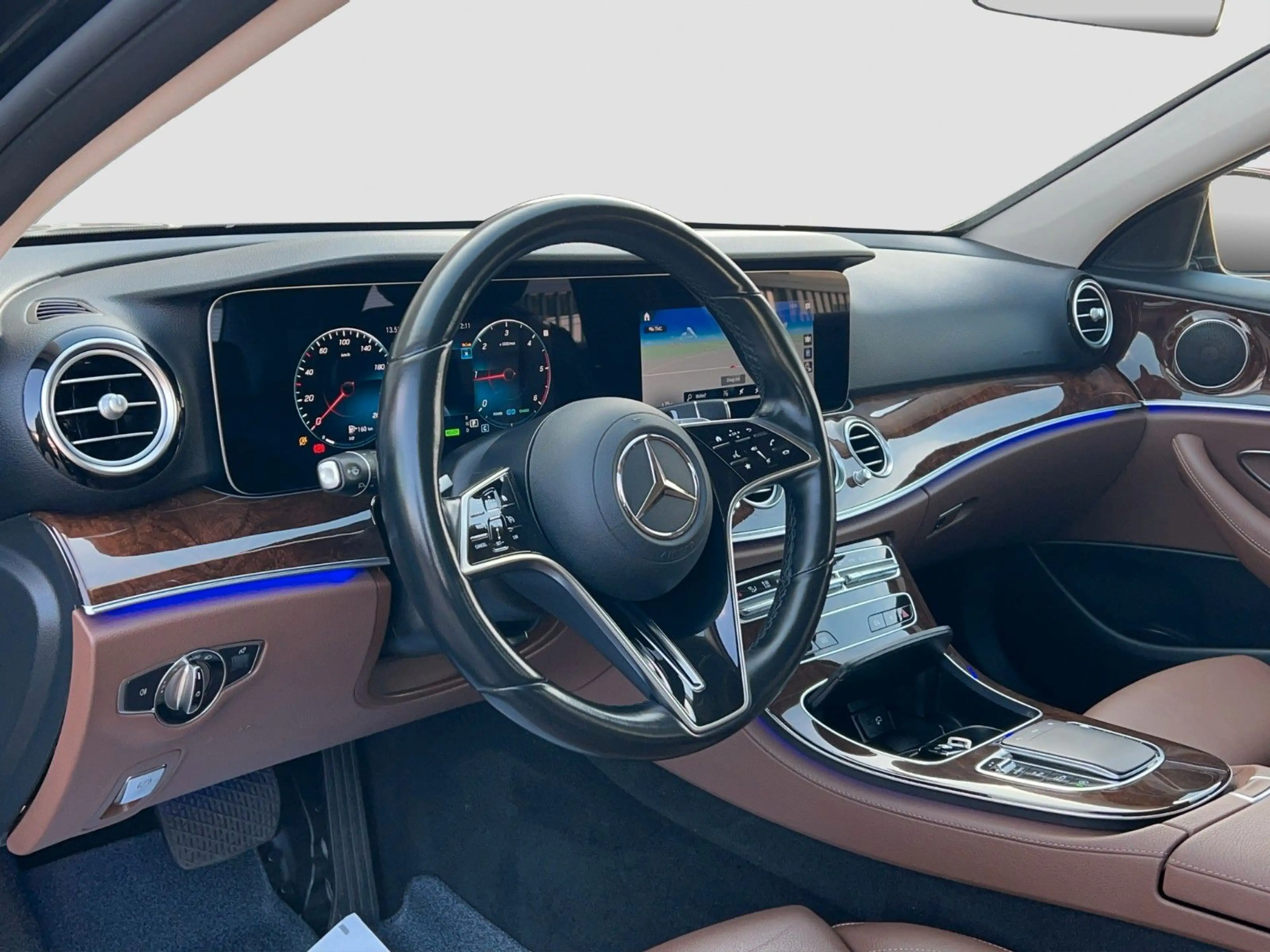 Mercedes-Benz E 220 d Avantgarde *1.HAND*NAVI*LEDER*360°*TOTW* — photo 10