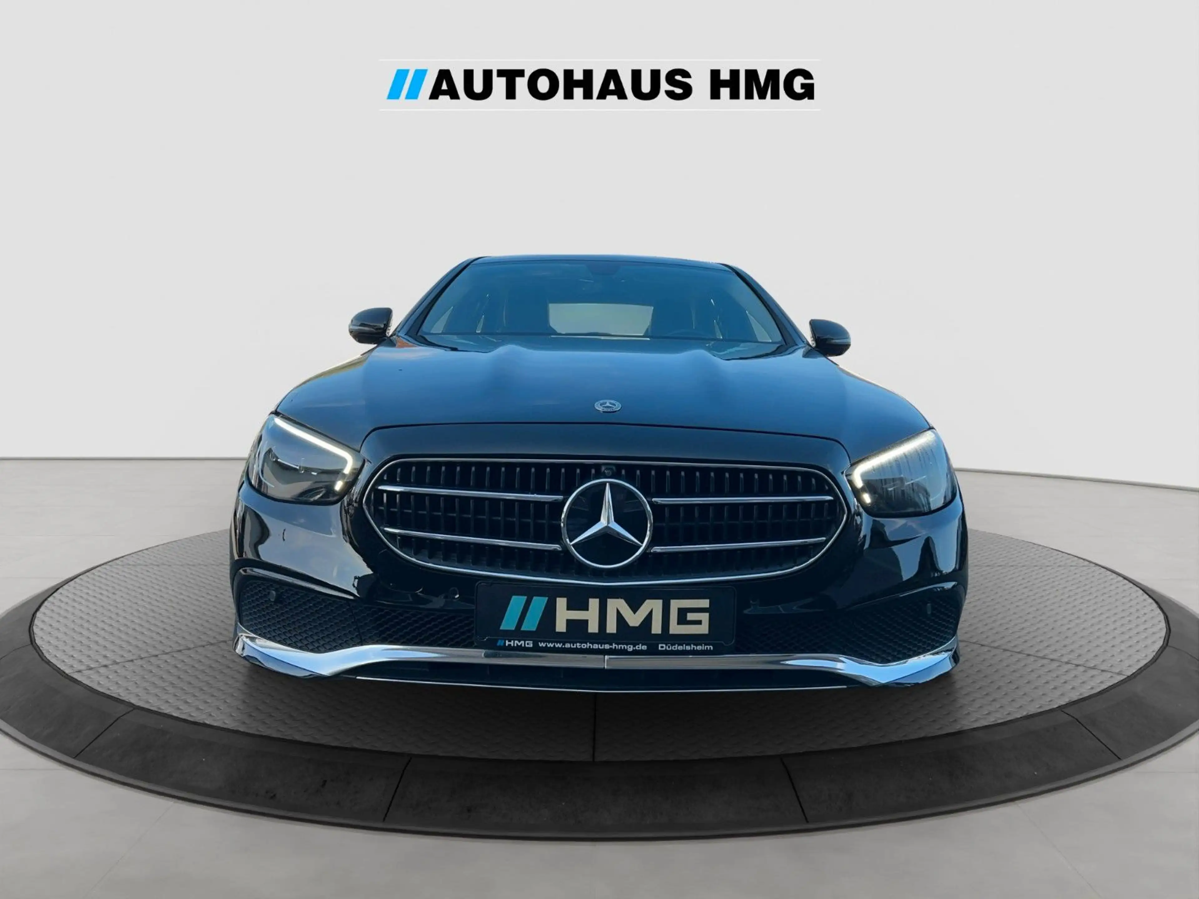 Mercedes-Benz E 220 d Avantgarde *1.HAND*NAVI*LEDER*360°*TOTW* — photo 8