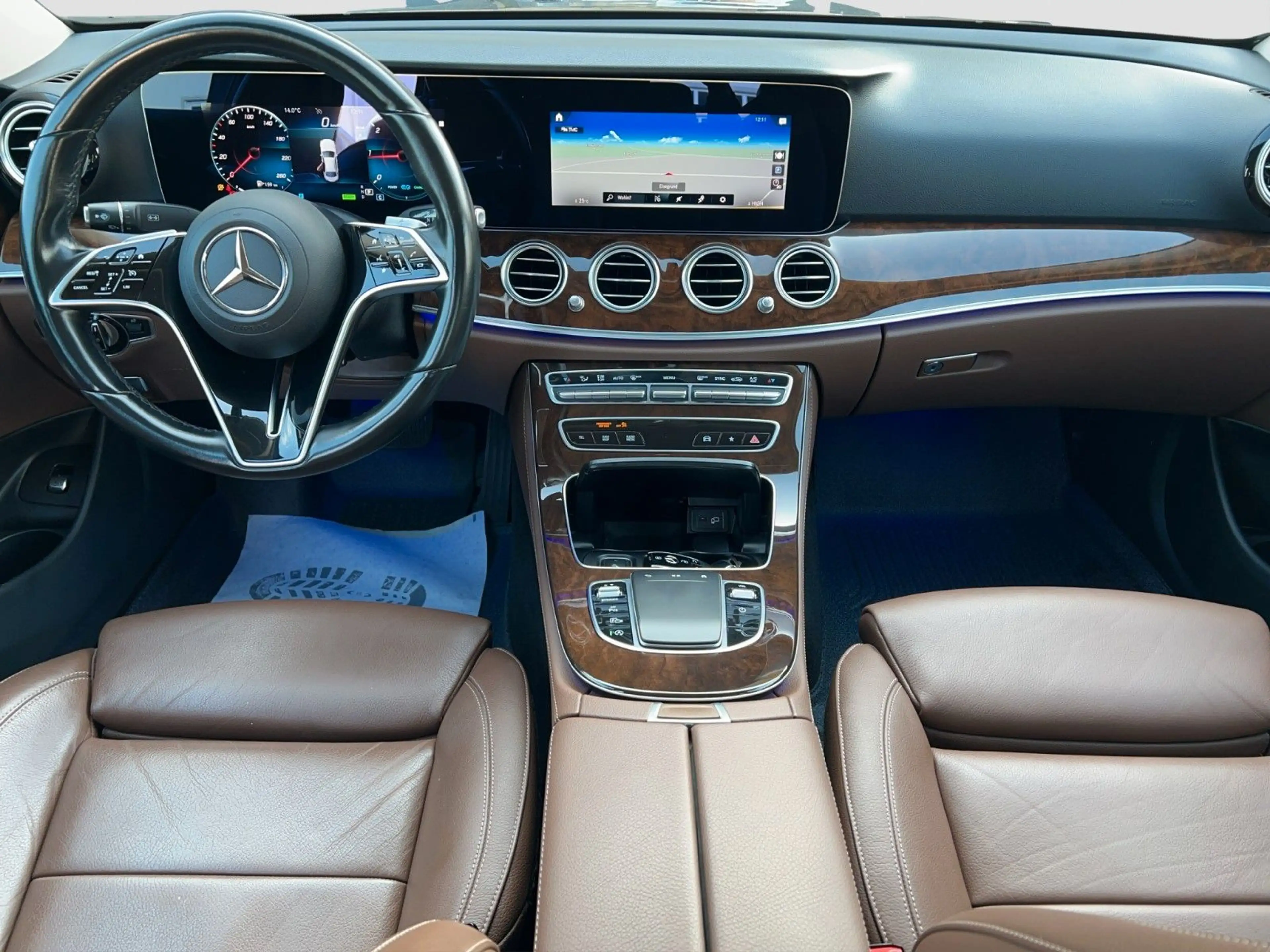 Mercedes-Benz E 220 d Avantgarde *1.HAND*NAVI*LEDER*360°*TOTW* — photo 13