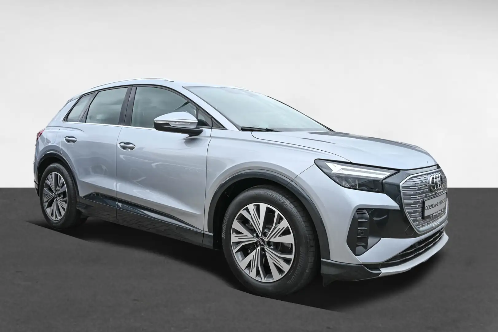 Audi Q4 e-tron 40 e-tron PANO / RFK / ACC / VZE / SHV Navi Silber - 2