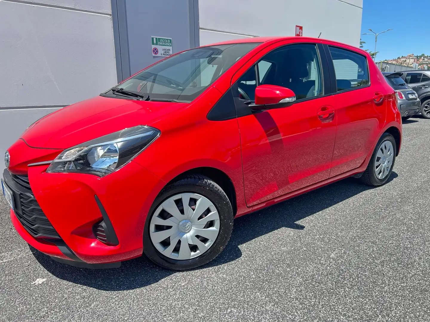 Toyota Yaris Yaris III 2017 5p 1.0 Cool my18 Rood - 1