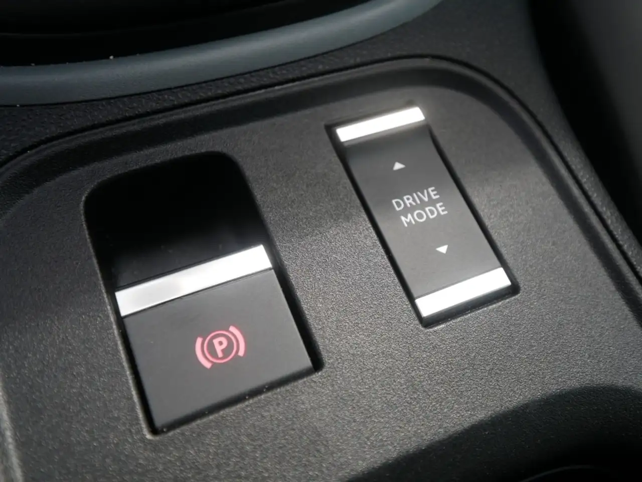 Jeep Avenger LONGITUDE 1.2 T3 100 PS APPLE CARPLAY PDC 24