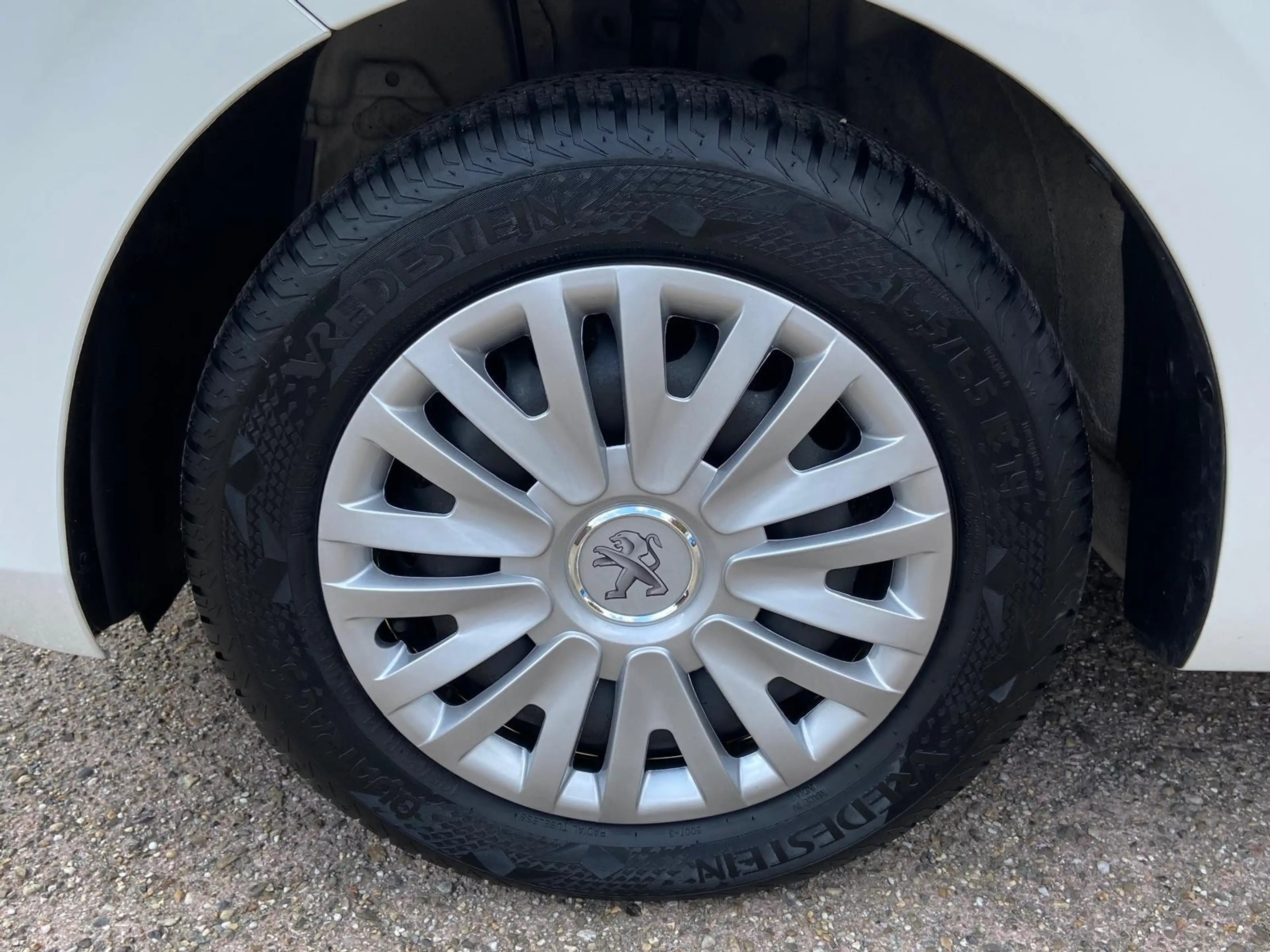 Peugeot 108 1.0 e-VTi Active 5-deurs - Airco - Led-dagrijverli — photo 5