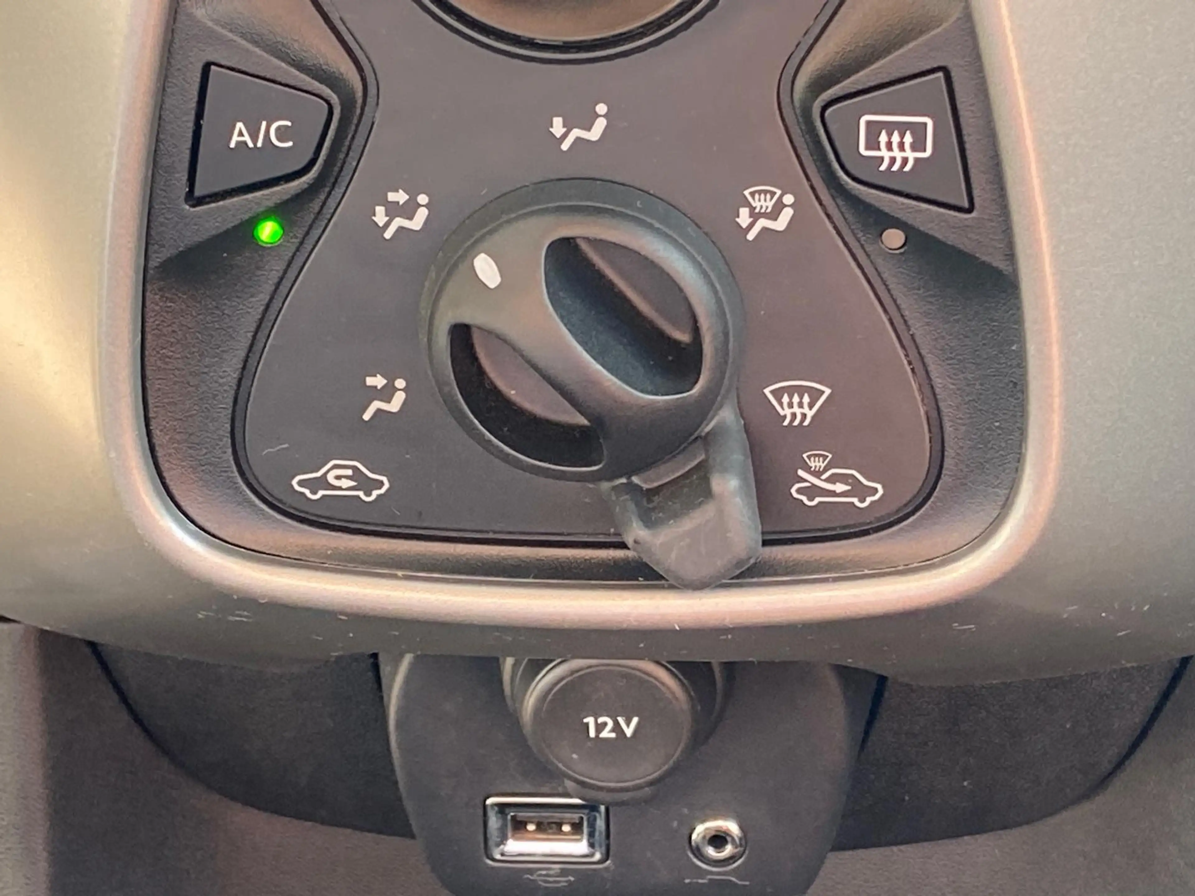 Peugeot 108 1.0 e-VTi Active 5-deurs - Airco - Led-dagrijverli — photo 16