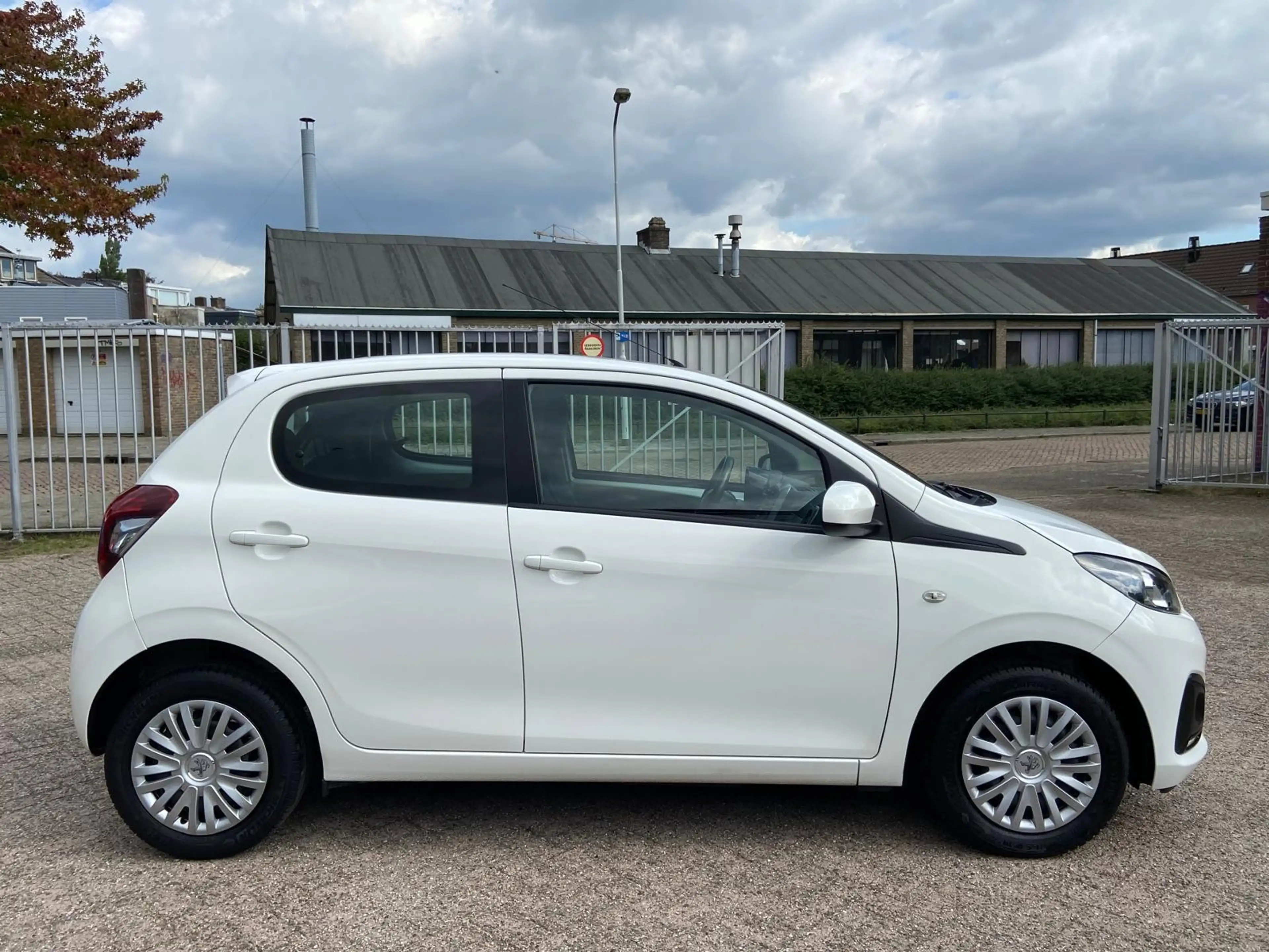 Peugeot 108 1.0 e-VTi Active 5-deurs - Airco - Led-dagrijverli — photo 3