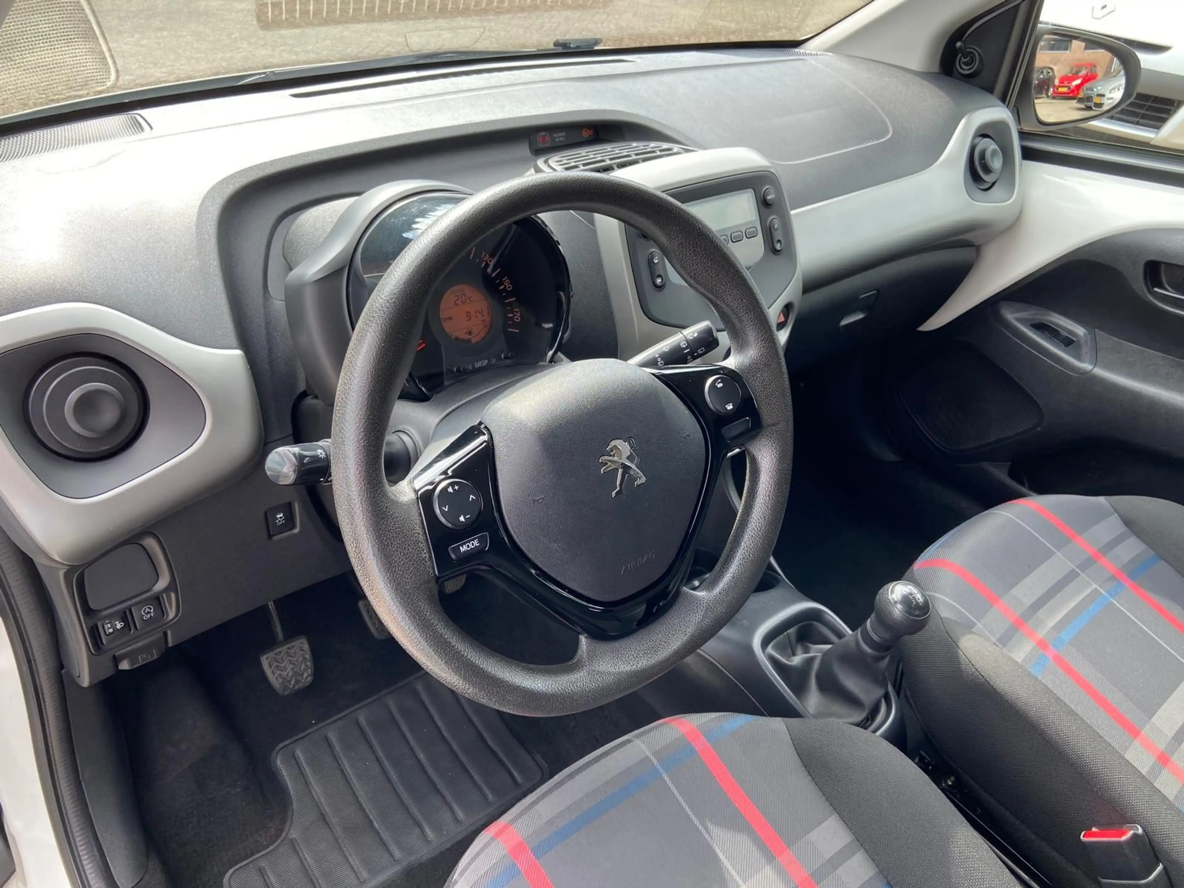 Peugeot 108 1.0 e-VTi Active 5-deurs - Airco - Led-dagrijverli — photo 8