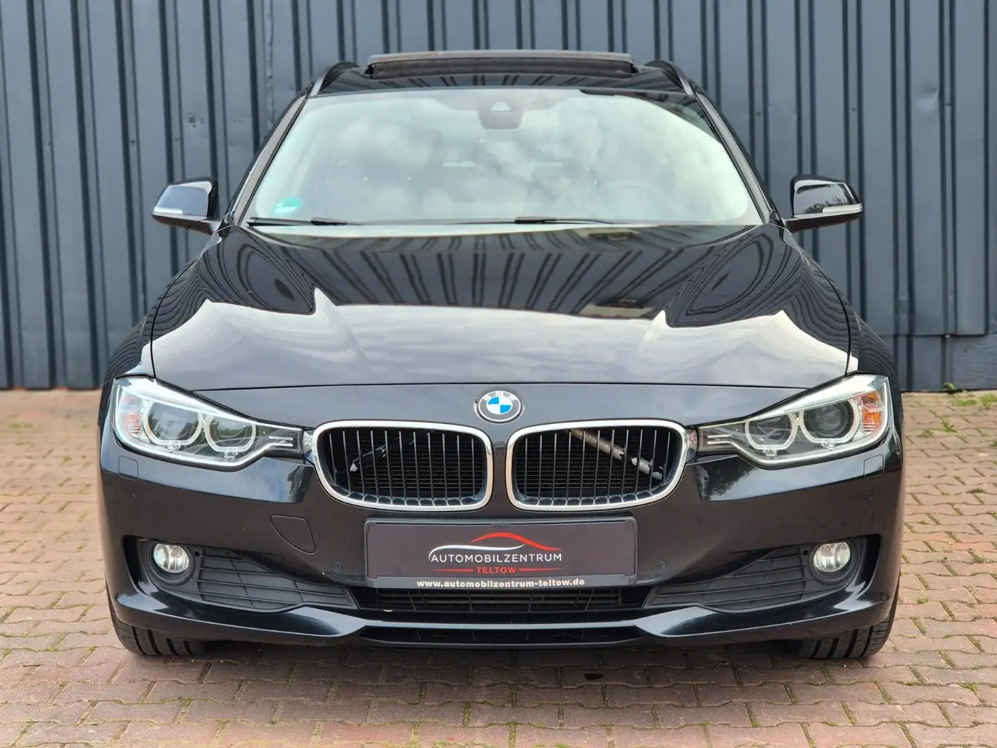 BMW 320 d Touring Steptronic Navi/AHK/Leder/Panorama Noir - 2