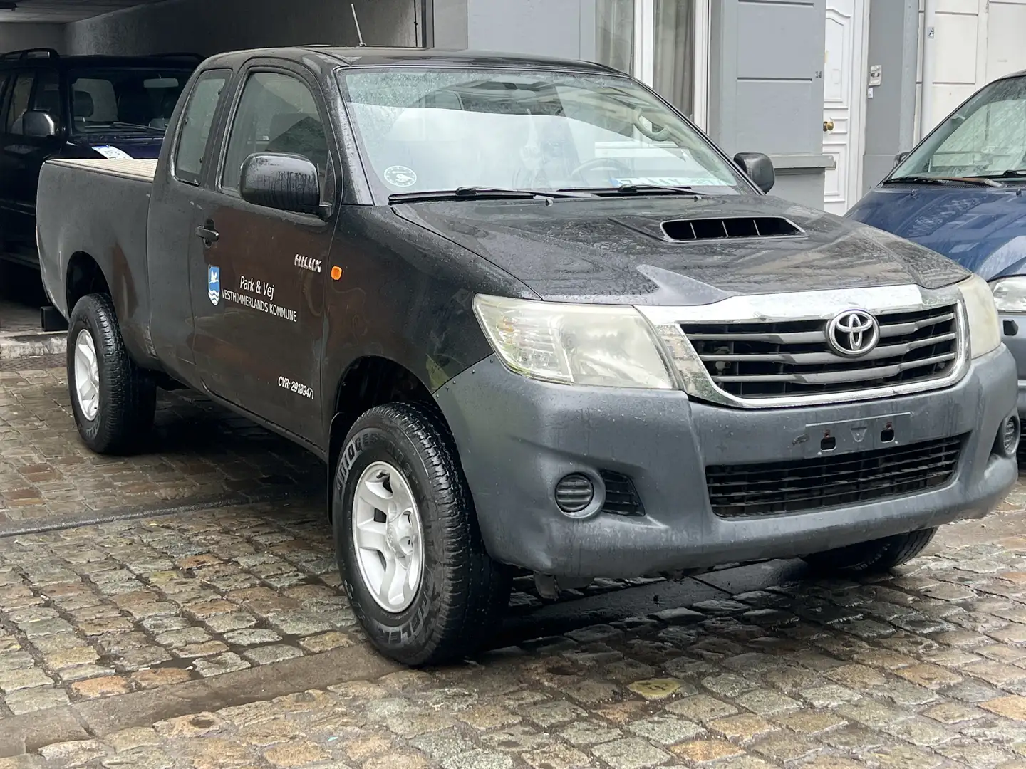 Toyota Hilux Hilux 2.5 D-4D 4WD SR Zwart - 2