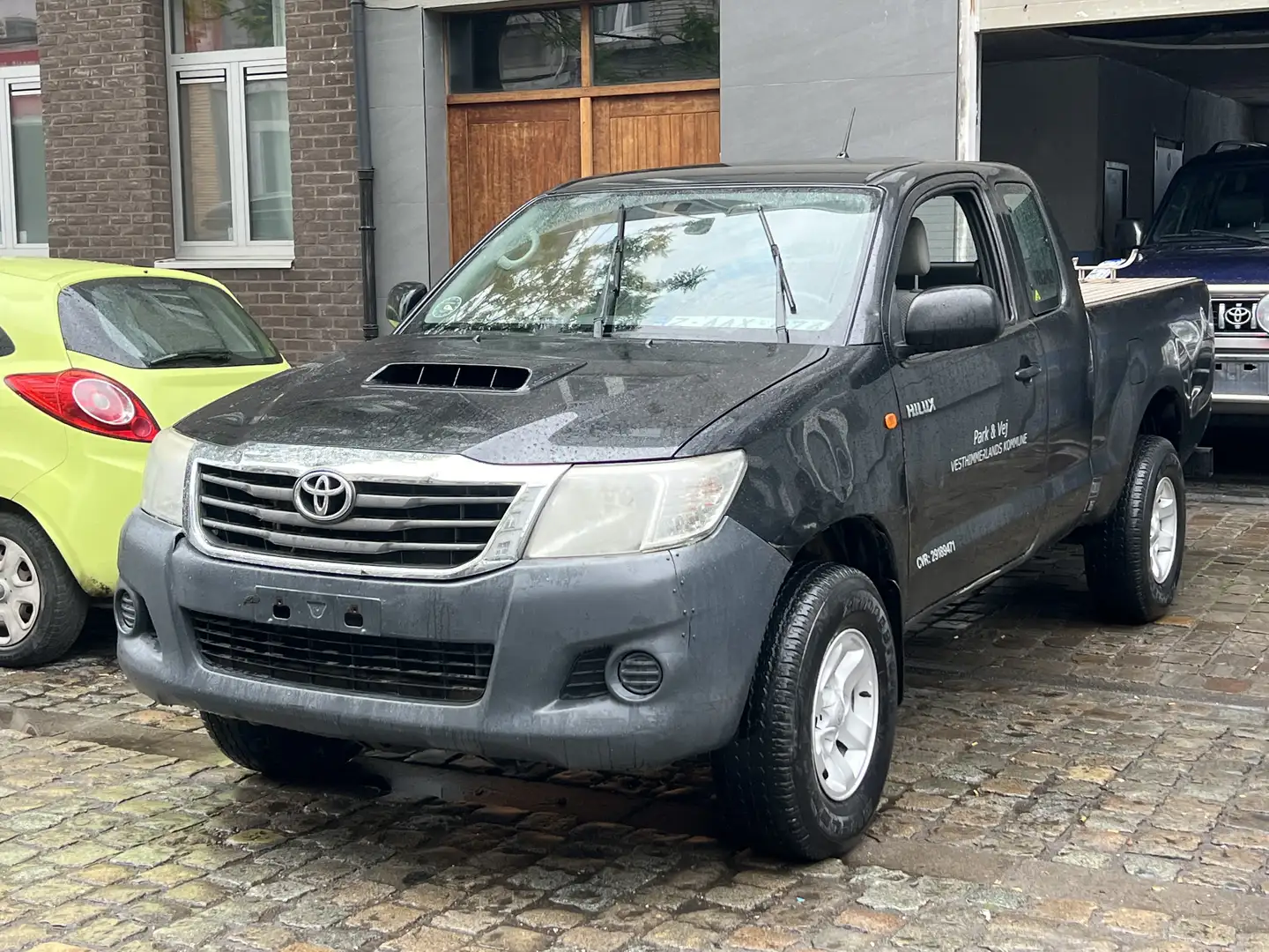 Toyota Hilux Hilux 2.5 D-4D 4WD SR Zwart - 1