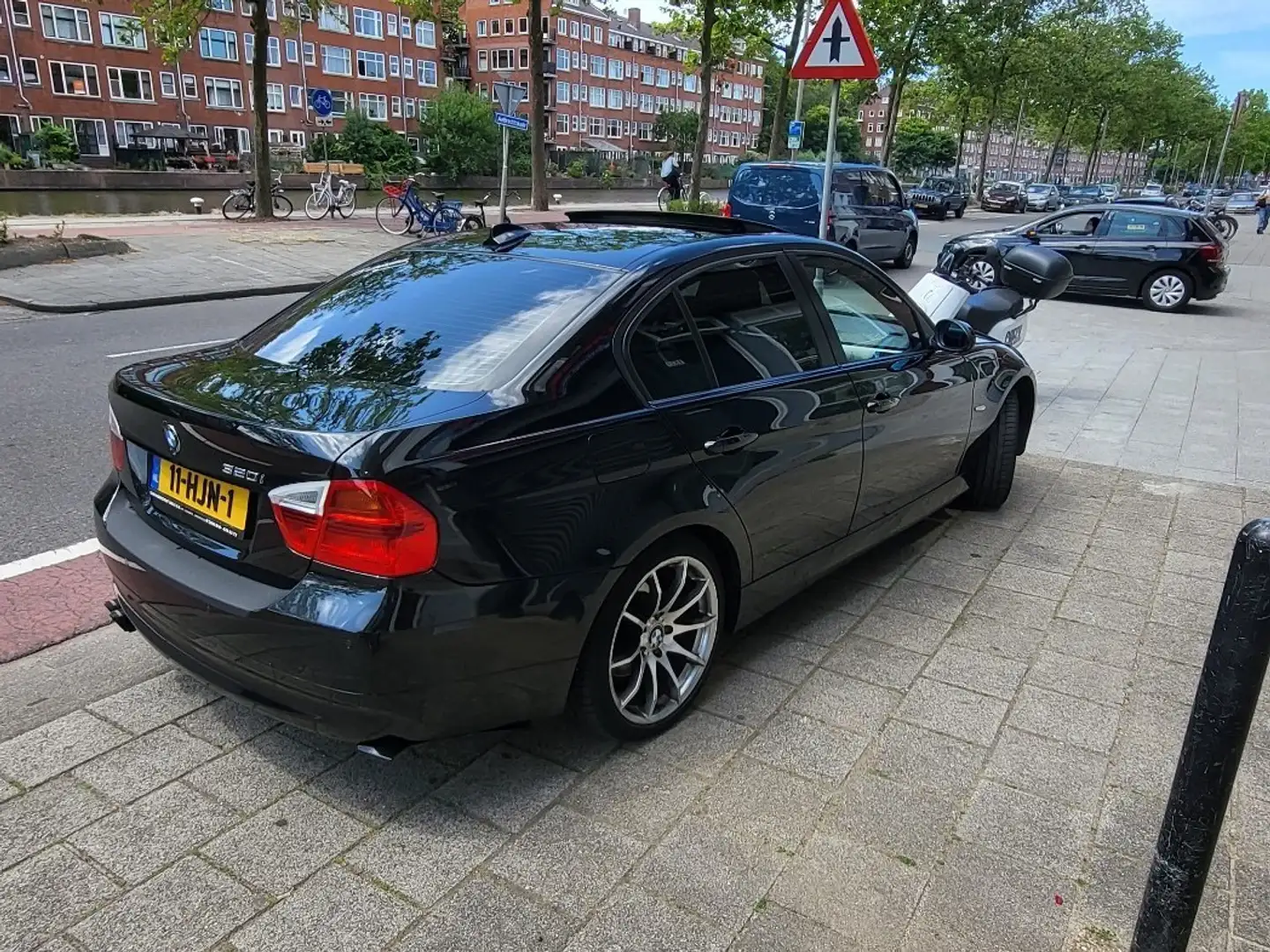 BMW 320 320i Aut. Zwart - 2