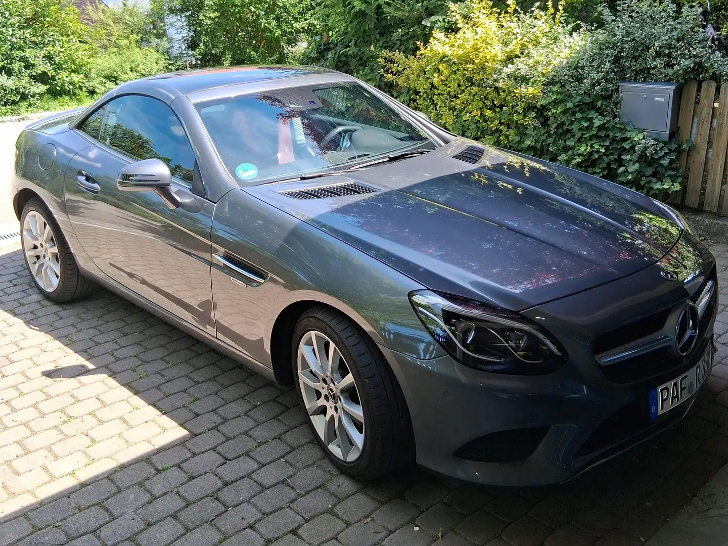Mercedes-Benz SLC 180 SLC 180 9G-TRONIC RedArt Edition Grau - 1