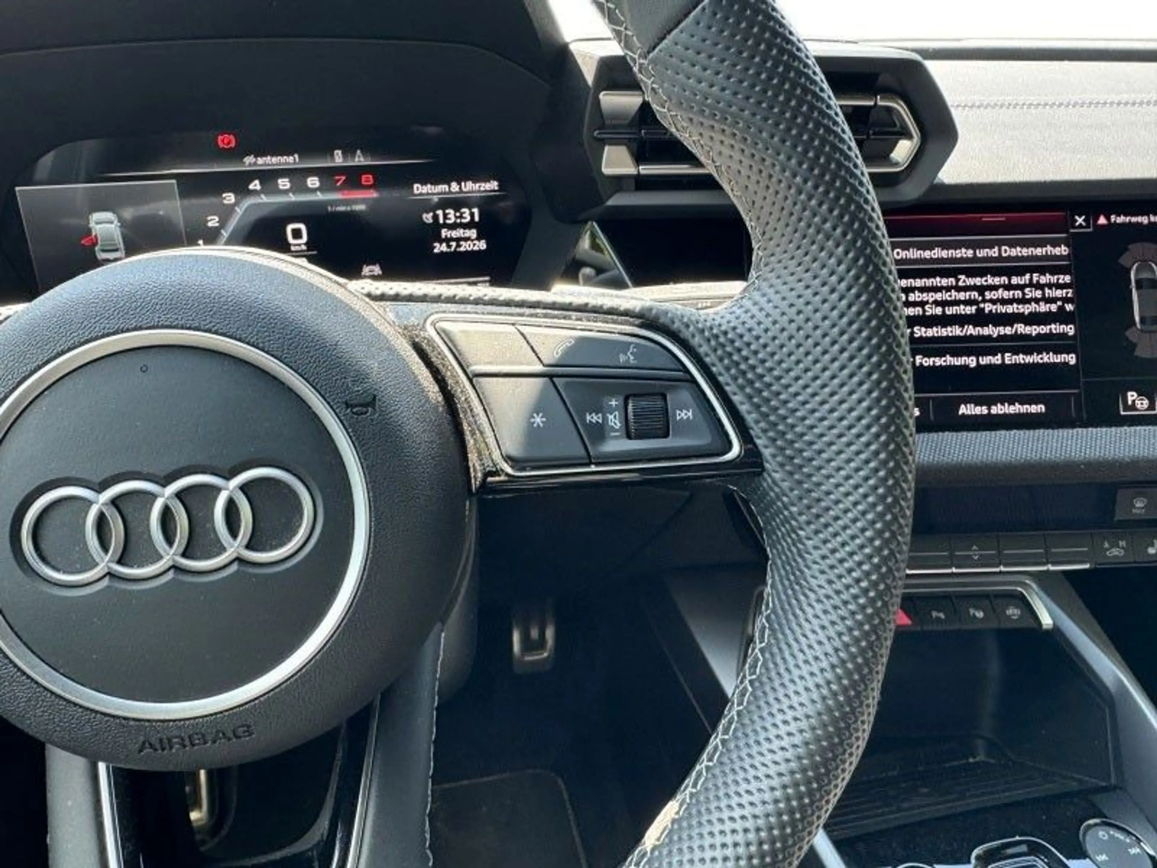Audi S3 Limousine 2.0 TFSI quattro — photo 14