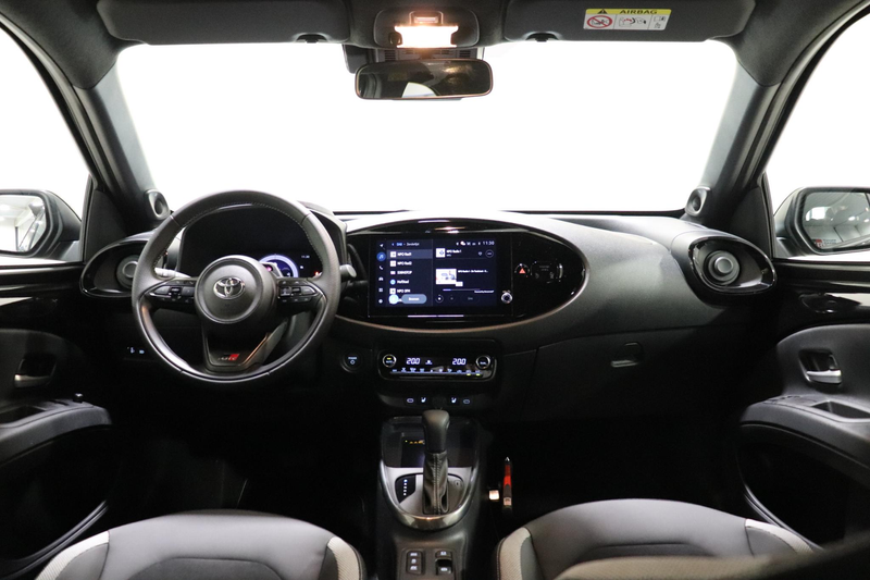Toyota Aygo X Hybrid 115 GR Sport, JBL, Stoelverwarming, Sensore — photo 3