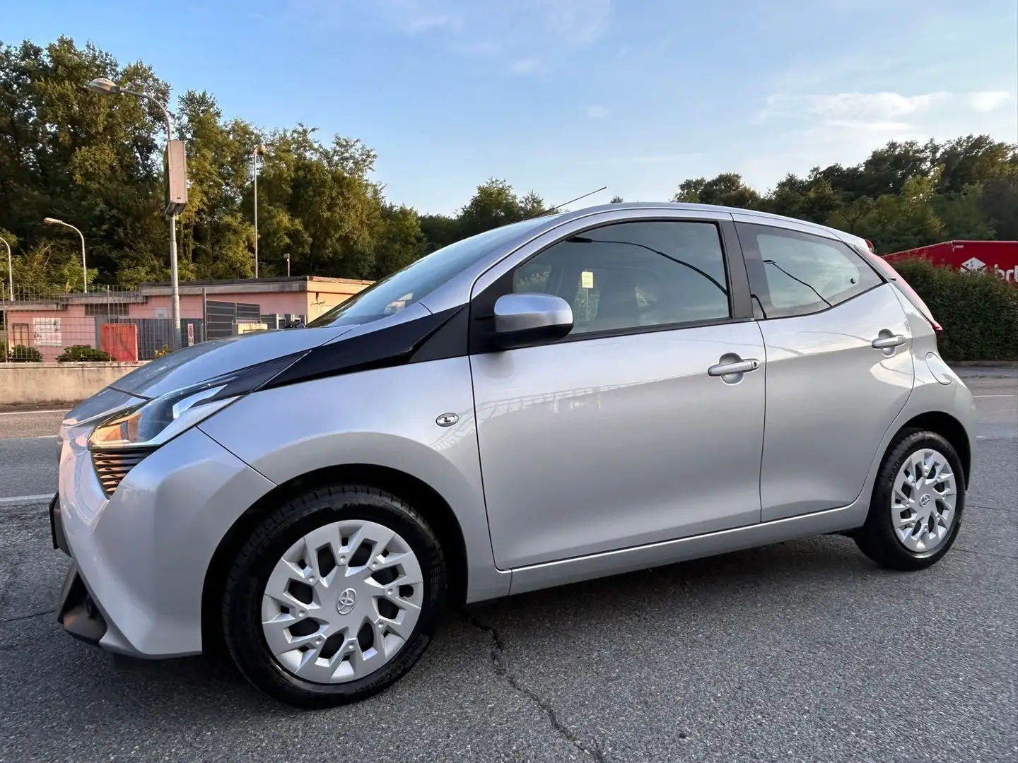 Toyota Aygo Connect 1.0 VVT-i 72 CV 5 porte x-clusiv MMT*SOLO Grigio - 2