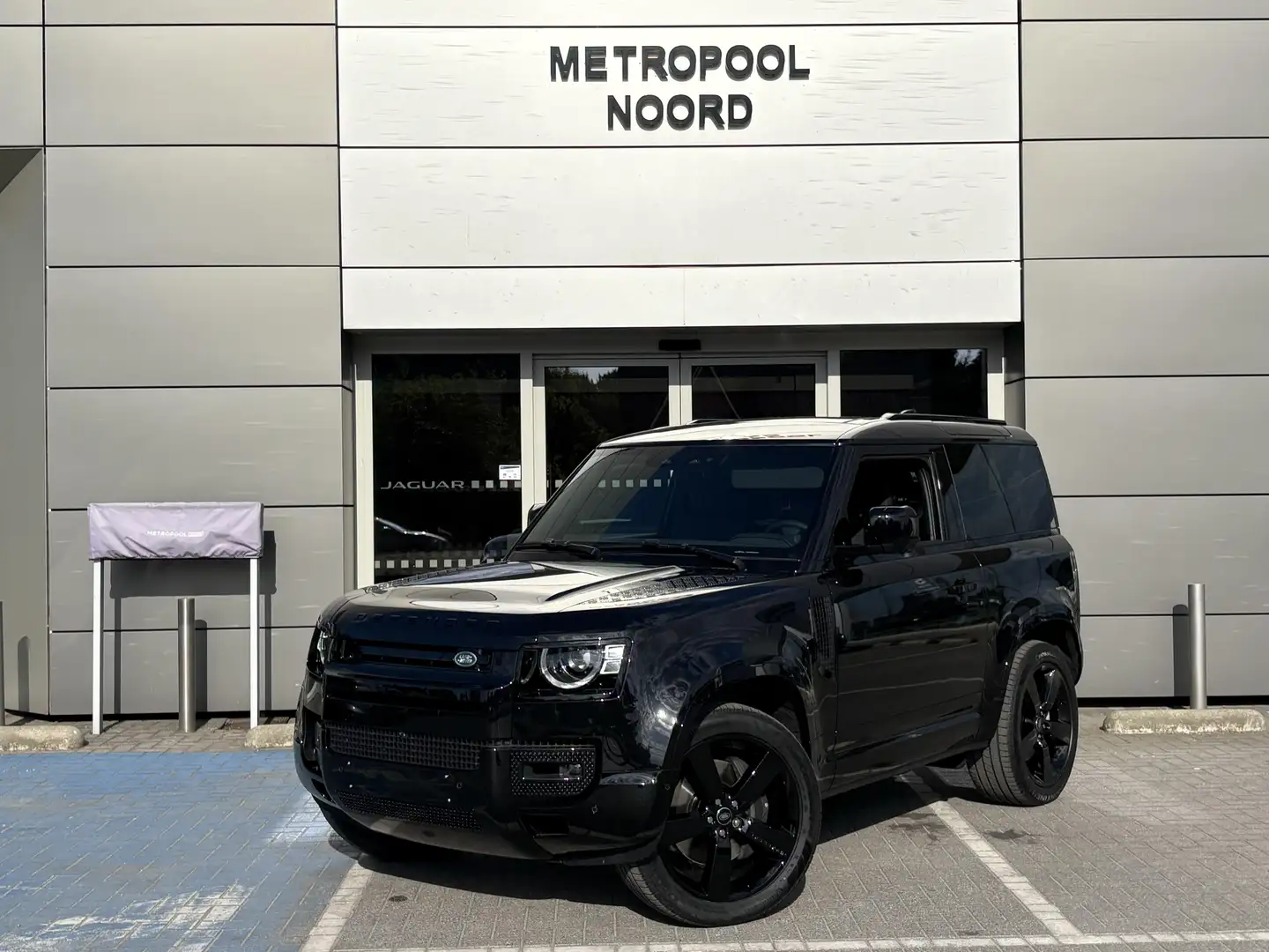Land Rover Defender // 90 P425 V8 AWD Auto. Чорний - 1