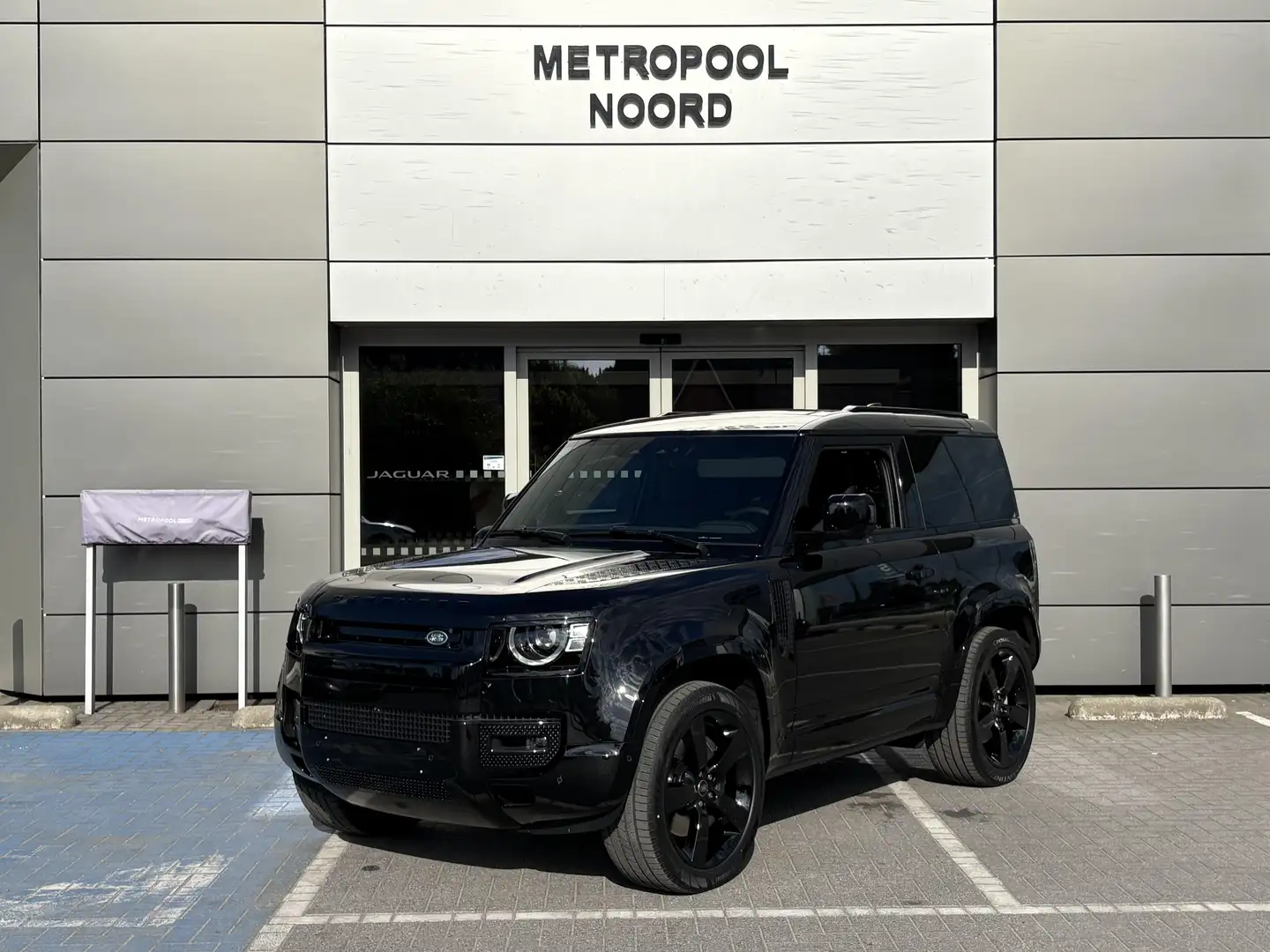 Land Rover Defender // 90 P425 V8 AWD Auto. Чорний - 2