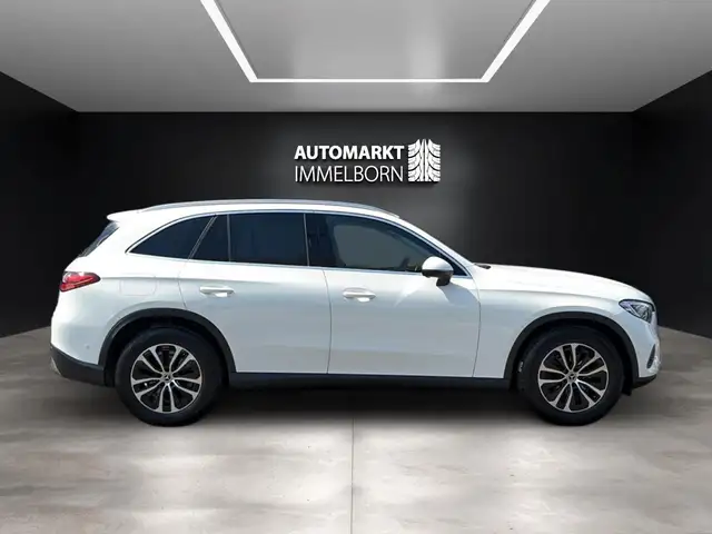 Mercedes-Benz GLC view 11