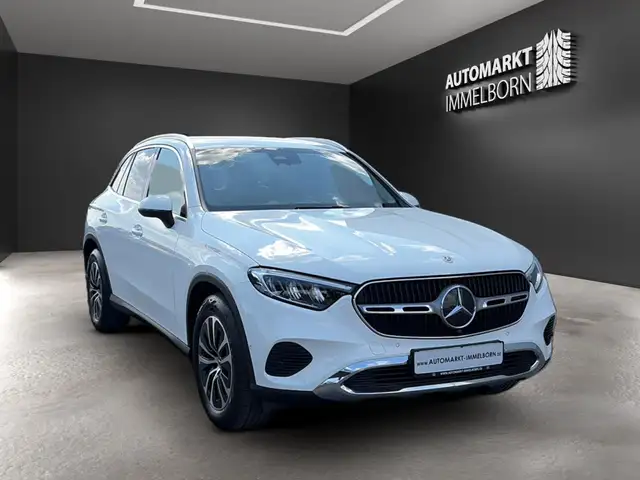 Mercedes-Benz GLC view 2