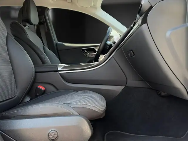 Mercedes-Benz GLC view 15