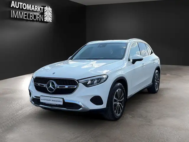 Mercedes-Benz GLC view 3