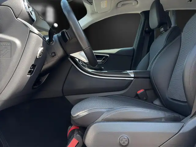 Mercedes-Benz GLC view 14