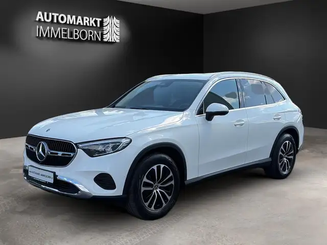 Mercedes-Benz GLC view 4