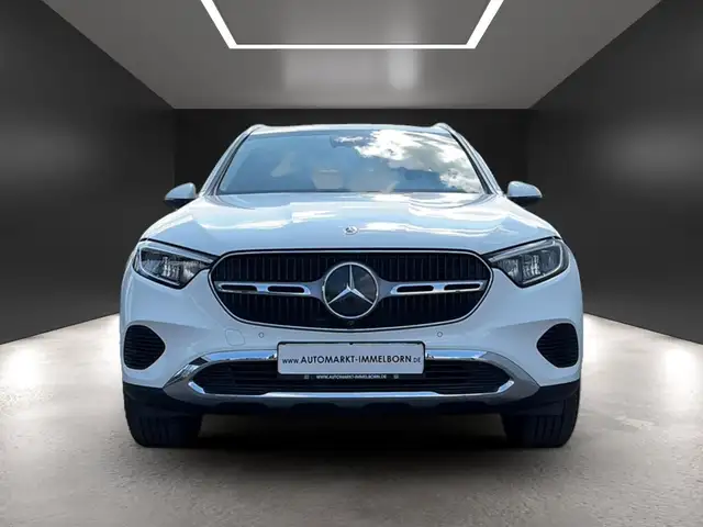 Mercedes-Benz GLC view 9