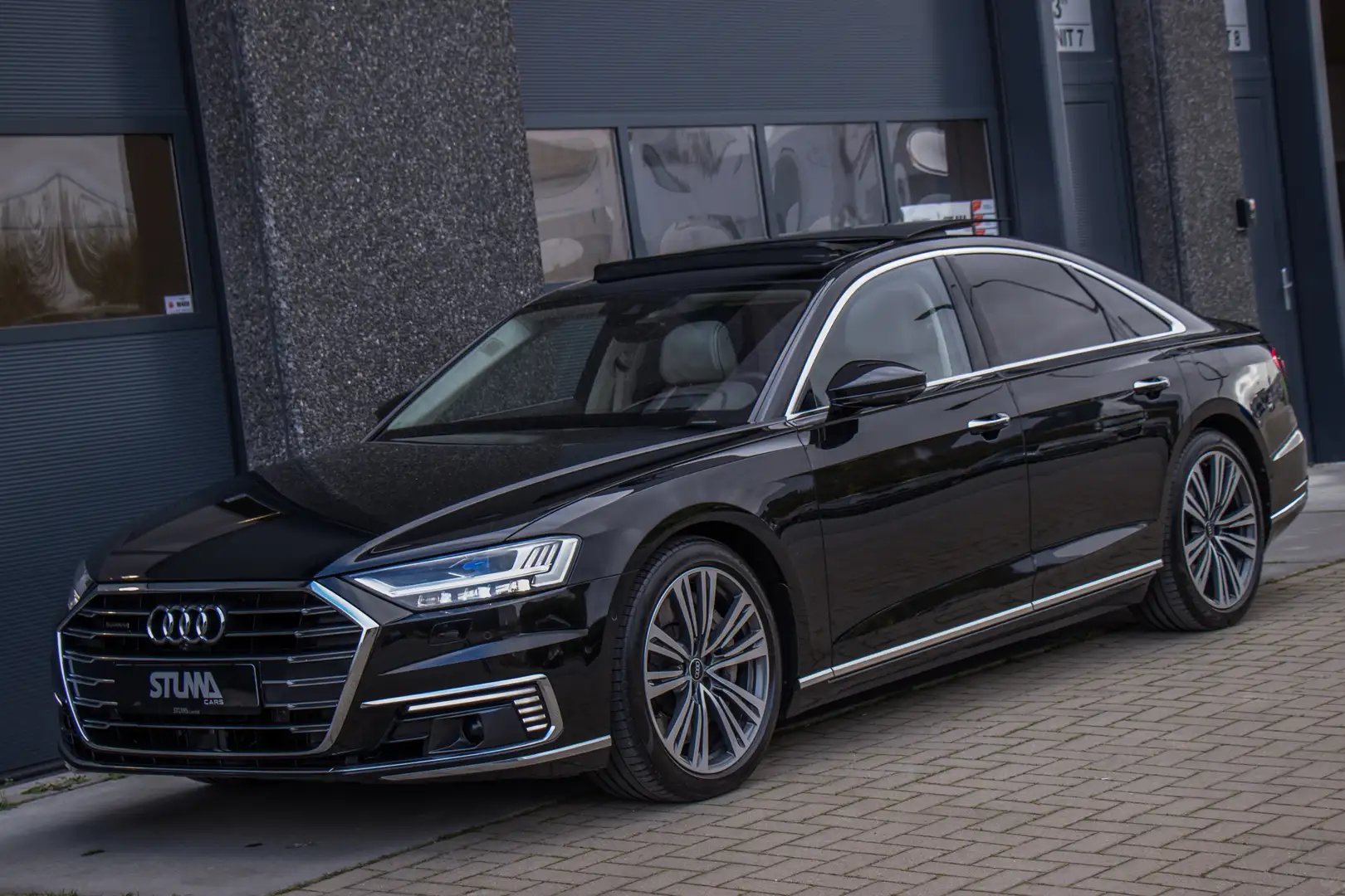 Audi A8 60 TFSI e Quattro Pro Line Plus | PHEV | Pano | Lu Zwart - 1