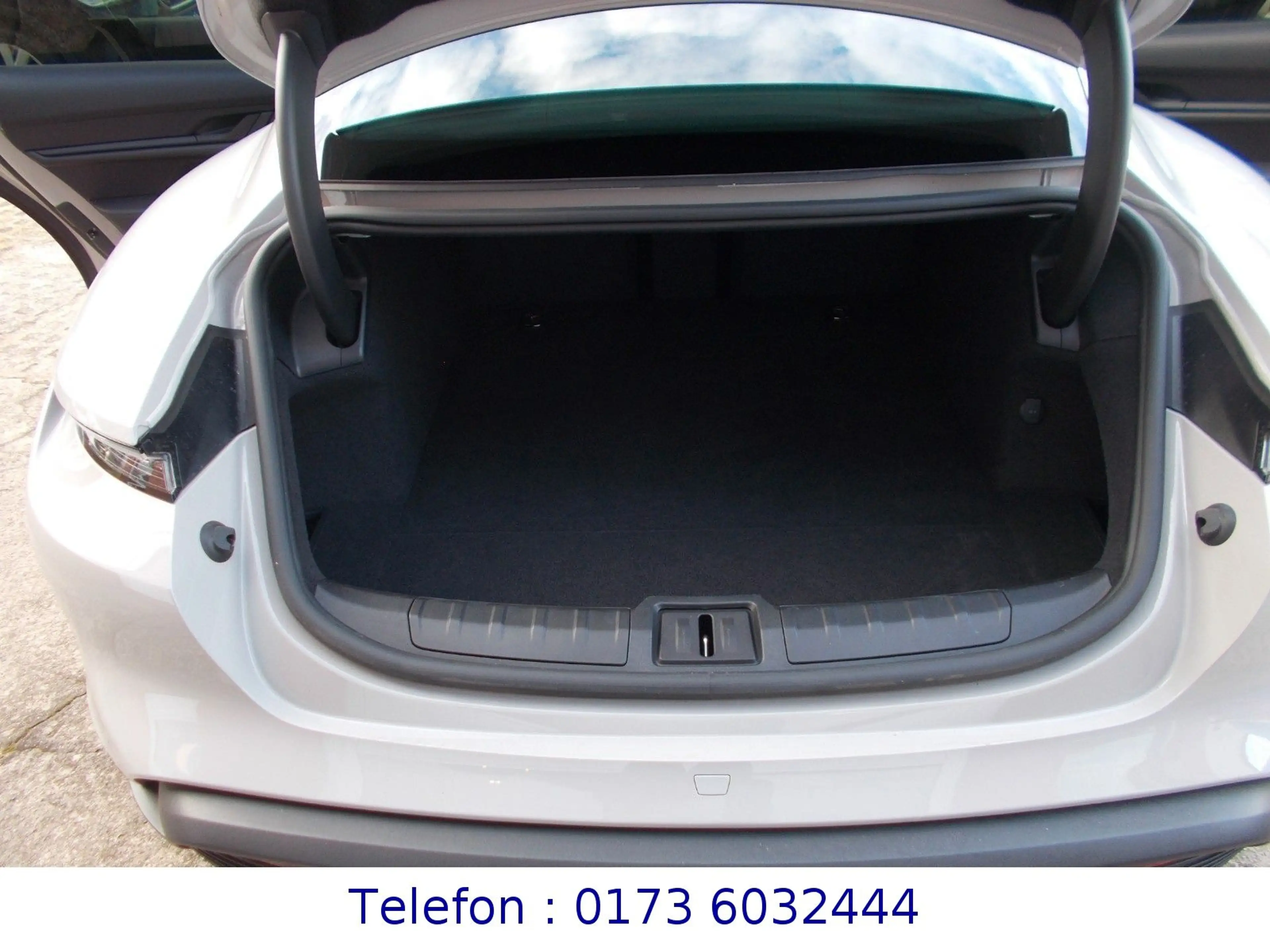 Porsche Taycan Pano,BOSE,360°,Bat+,LuftFaW,Beif.Displ. — photo 20