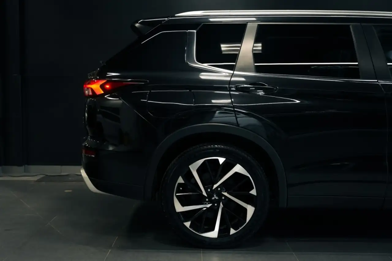 Mitsubishi Outlander снимка Mitsubishi Outlander