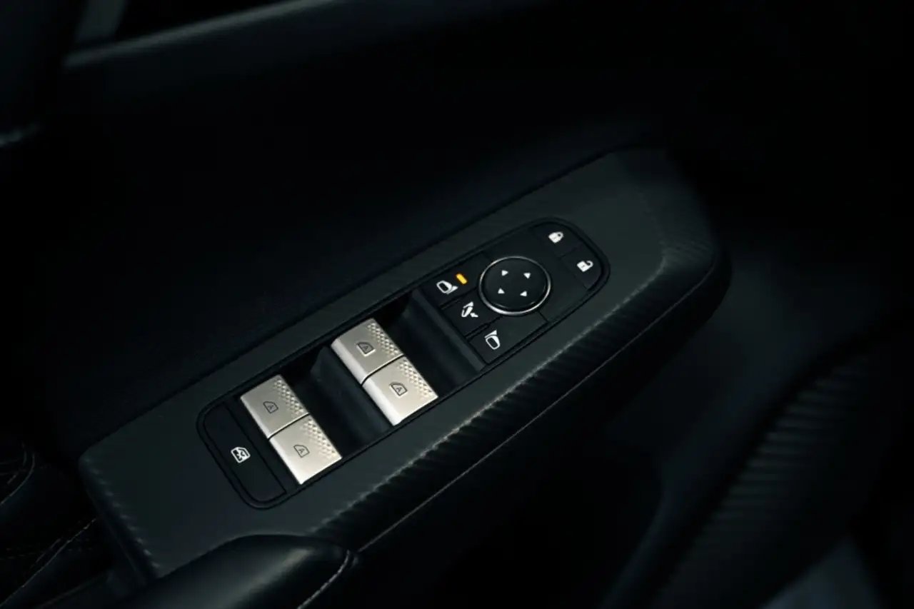 Mitsubishi Outlander снимка Mitsubishi Outlander
