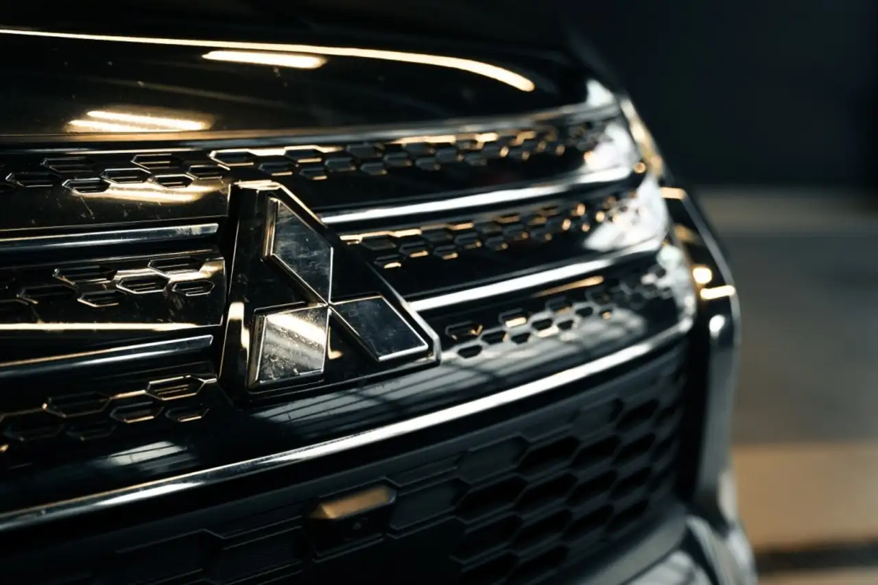 Mitsubishi Outlander снимка Mitsubishi Outlander